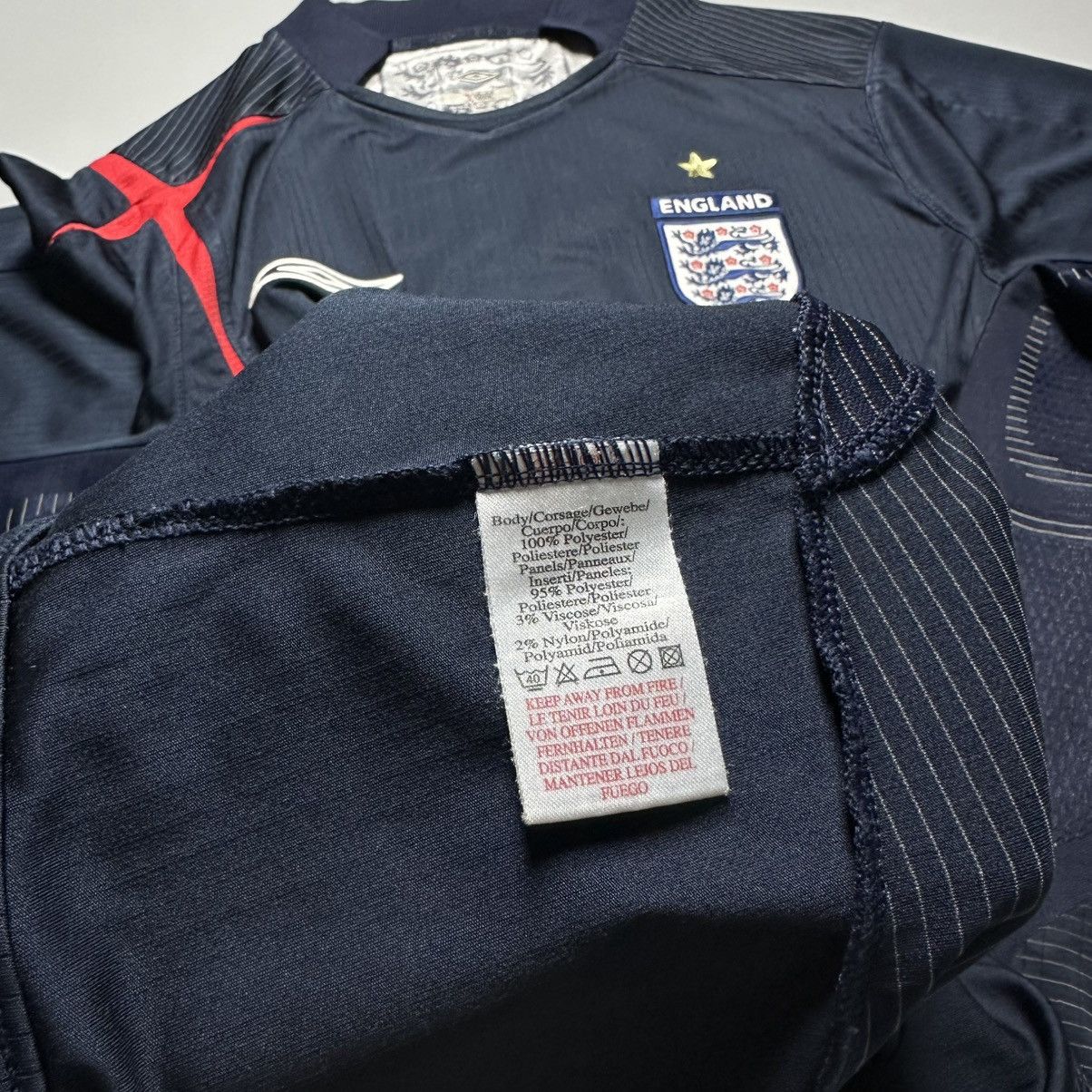 Umbro ENGLAND UMBRO 2006 WORLD CUP FOOTBALL GK JERSEY #1 JAMES Size US M / EU 48-50 / 2 - 10 Thumbnail