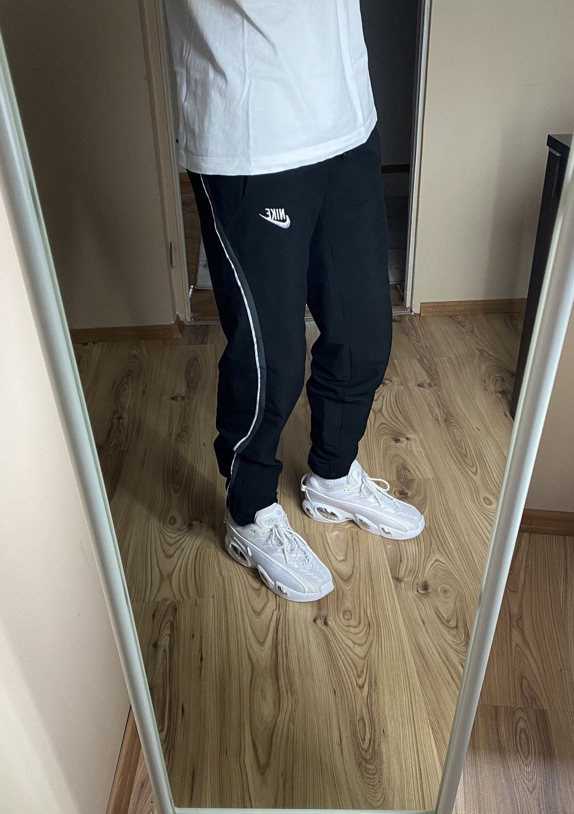 Vintage 00’s Y2K Nike Swoosh Parachute Sweatpants