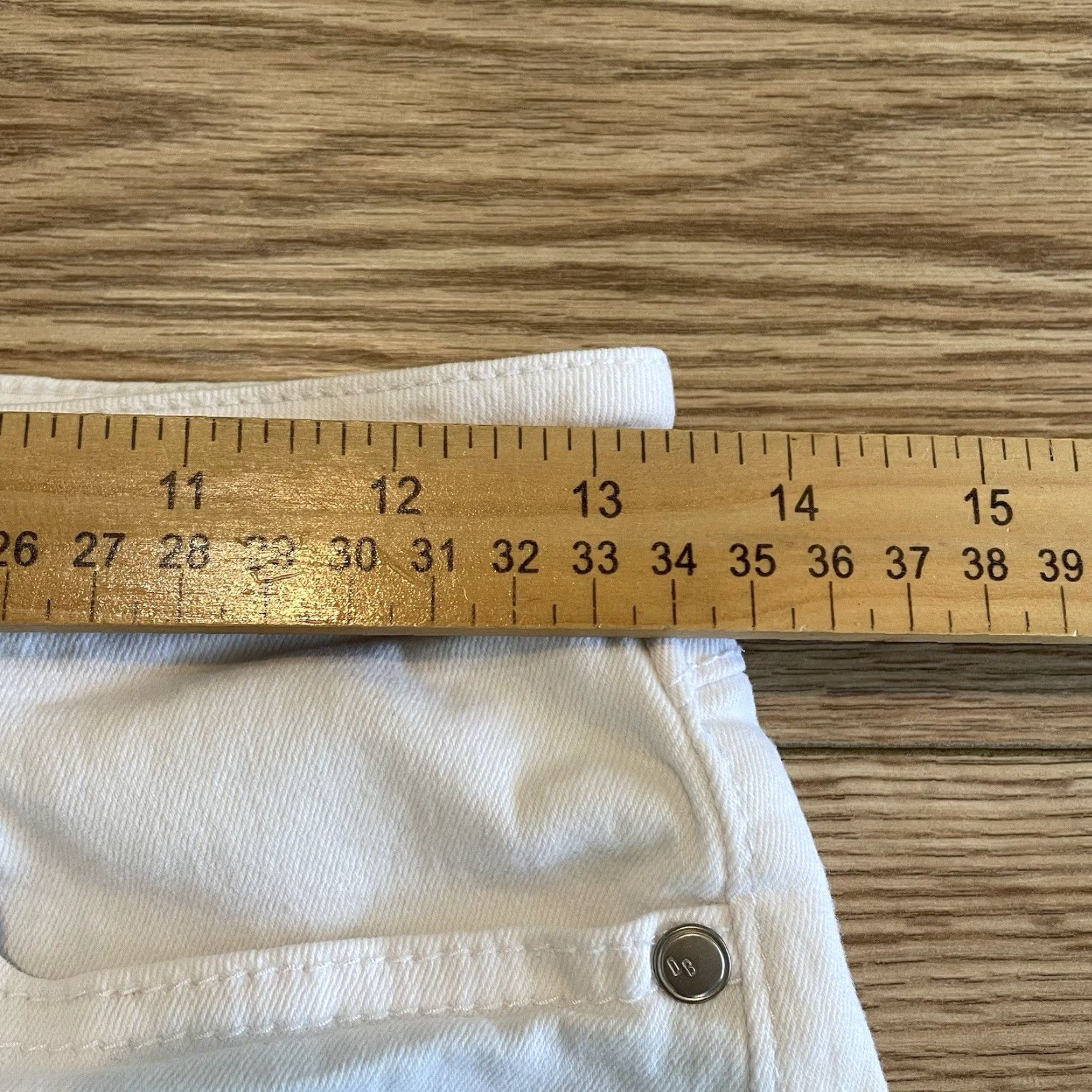 Vintage VINTAGE Deja Bleu Women's White Distressed Jean Cut-Off Shorts Size 9 Size 30" / US 8 / IT 44 - 5 Thumbnail