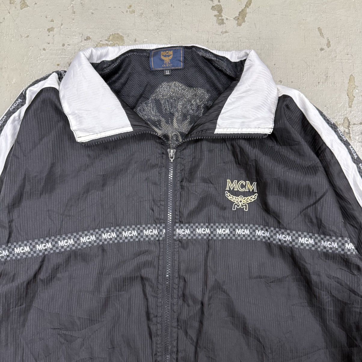 MCM Vintage Embroidery Big Logo MCM Legere Windbreaker Jacket Size US XL / EU 56 / 4 - 3 Thumbnail