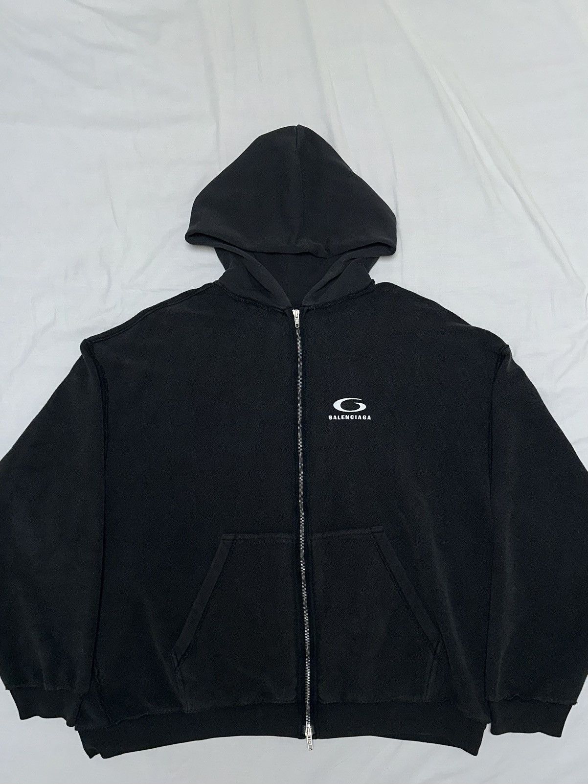 2カラー【BALENCIAGA】AUTHENTIC SPORTS APPAREL HOODIE Balenciaga - Oversized Logo-Print Distressed Cotton-Jersey