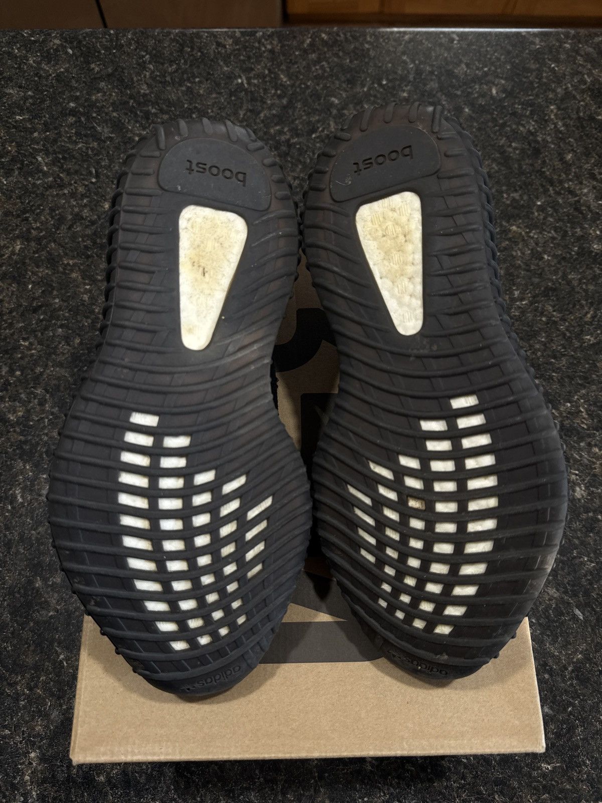 Yeezy YEEZY BOOST 350 CORE GREEN V2 Size US 8 / EU 41 - 8 Thumbnail