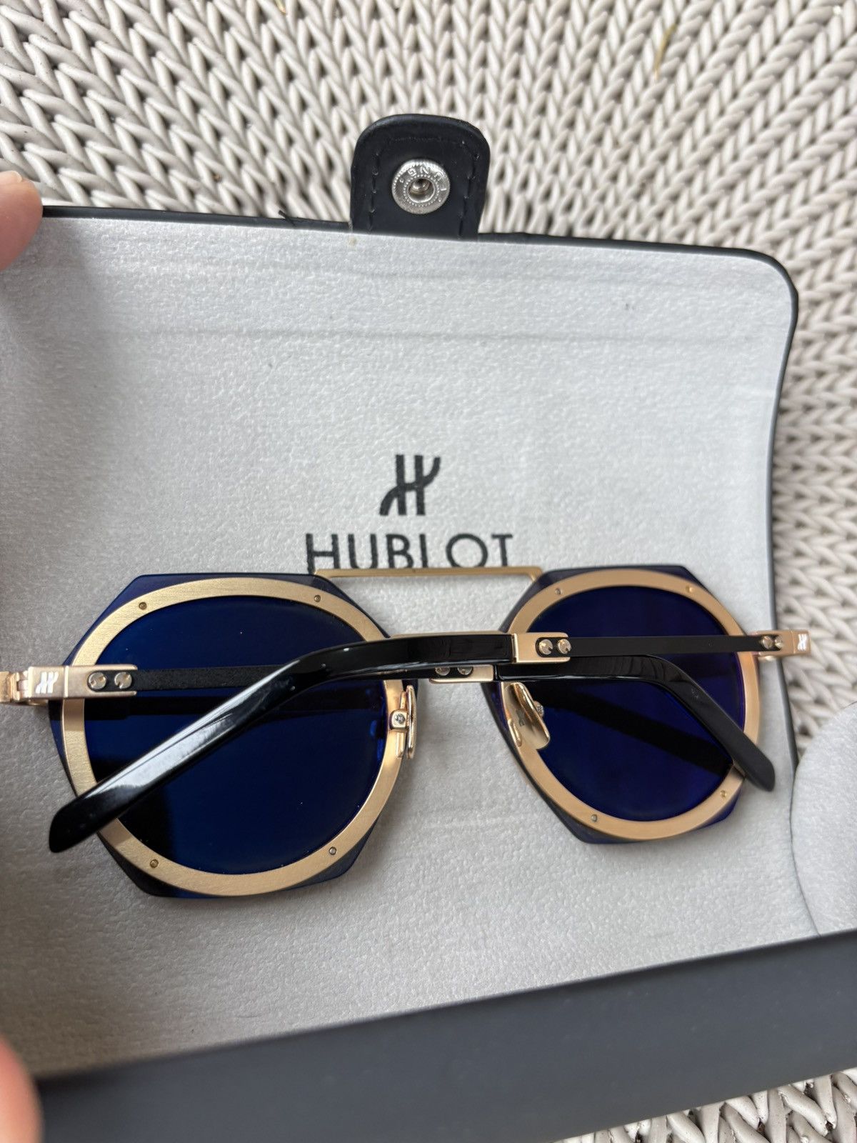 Hublot Hublot Tech Shield Sunglasses H006 Gold/Bue Pristine CASE Size ONE SIZE - 3 Thumbnail