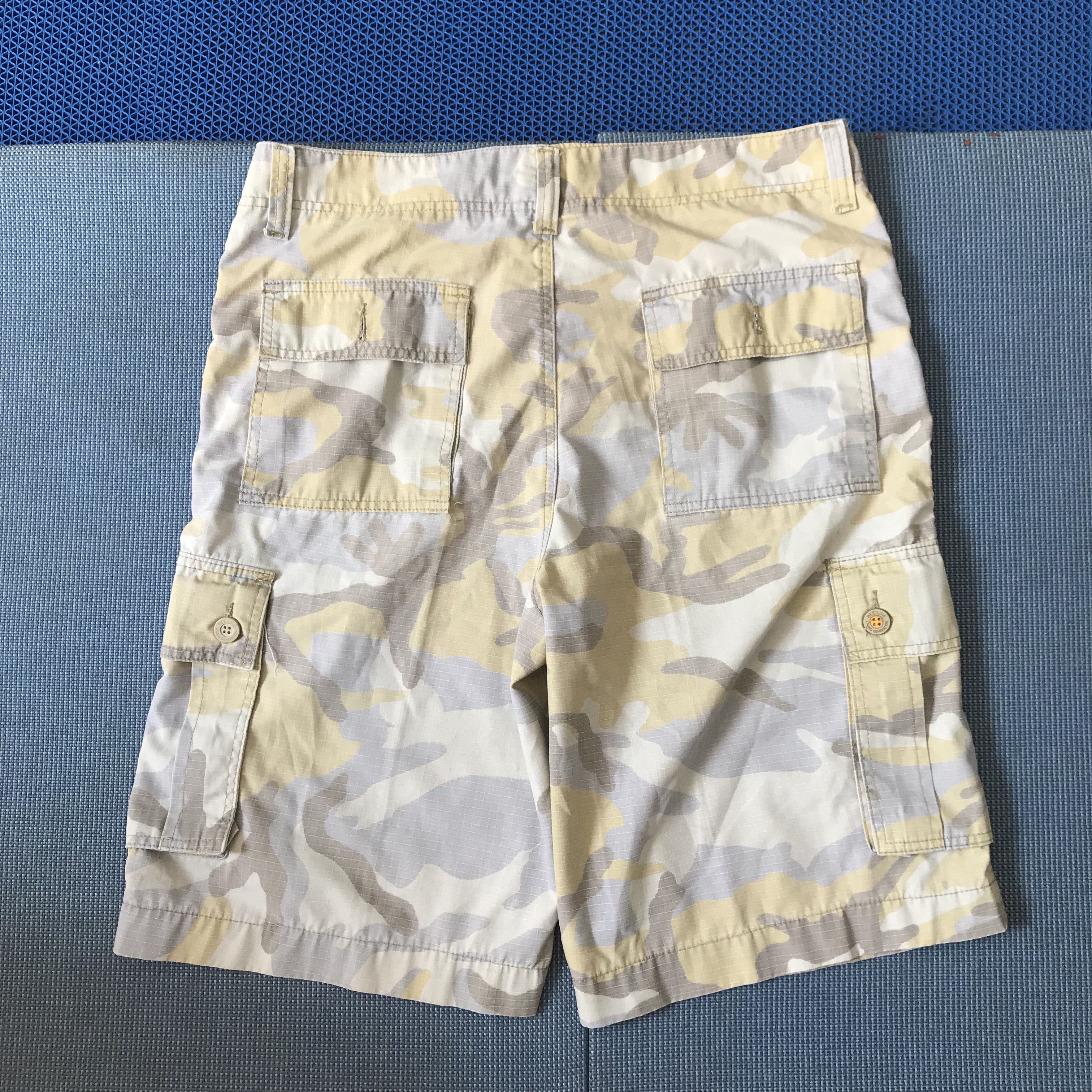 Old Navy Old Navy Blue Jeans Camouflage Military Shorts Cargo pants Size US 32 / EU 48 - 11 Thumbnail