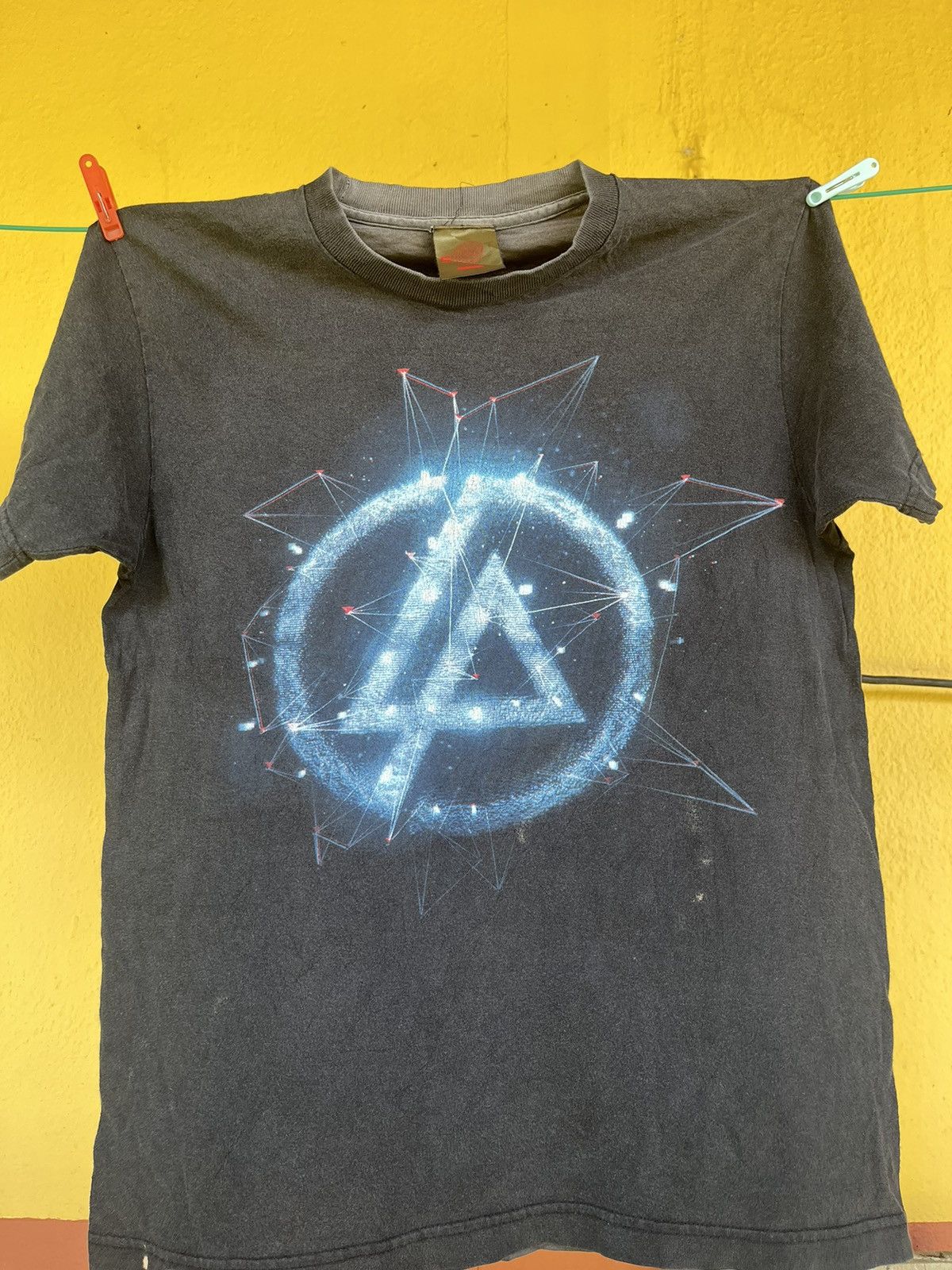 Band Tees LINKIN PARK A THOUSAND SUNS WORLD 2011 Size US M / EU 48-50 / 2 - 1 Thumbnail