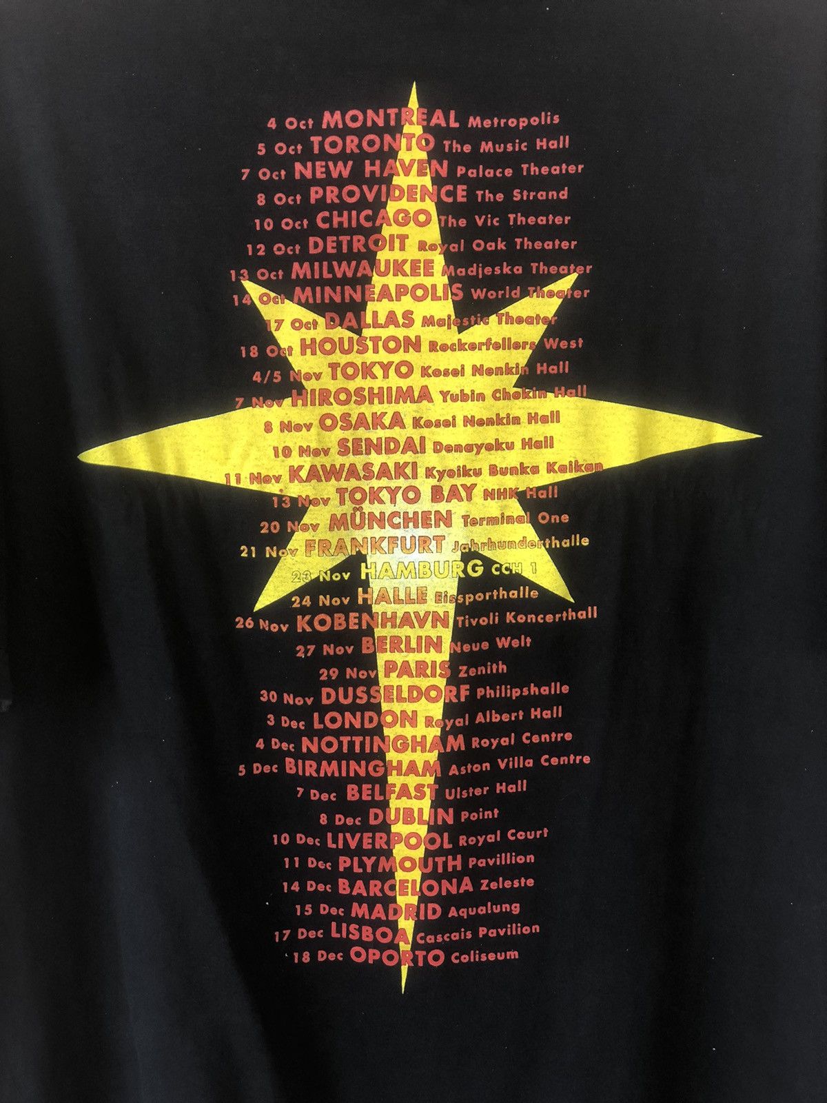 Band Tees × Vintage Vintage 90s BRIAN MAY QUEEN Guitarist Band Tee Size US L / EU 52-54 / 3 - 7 Thumbnail