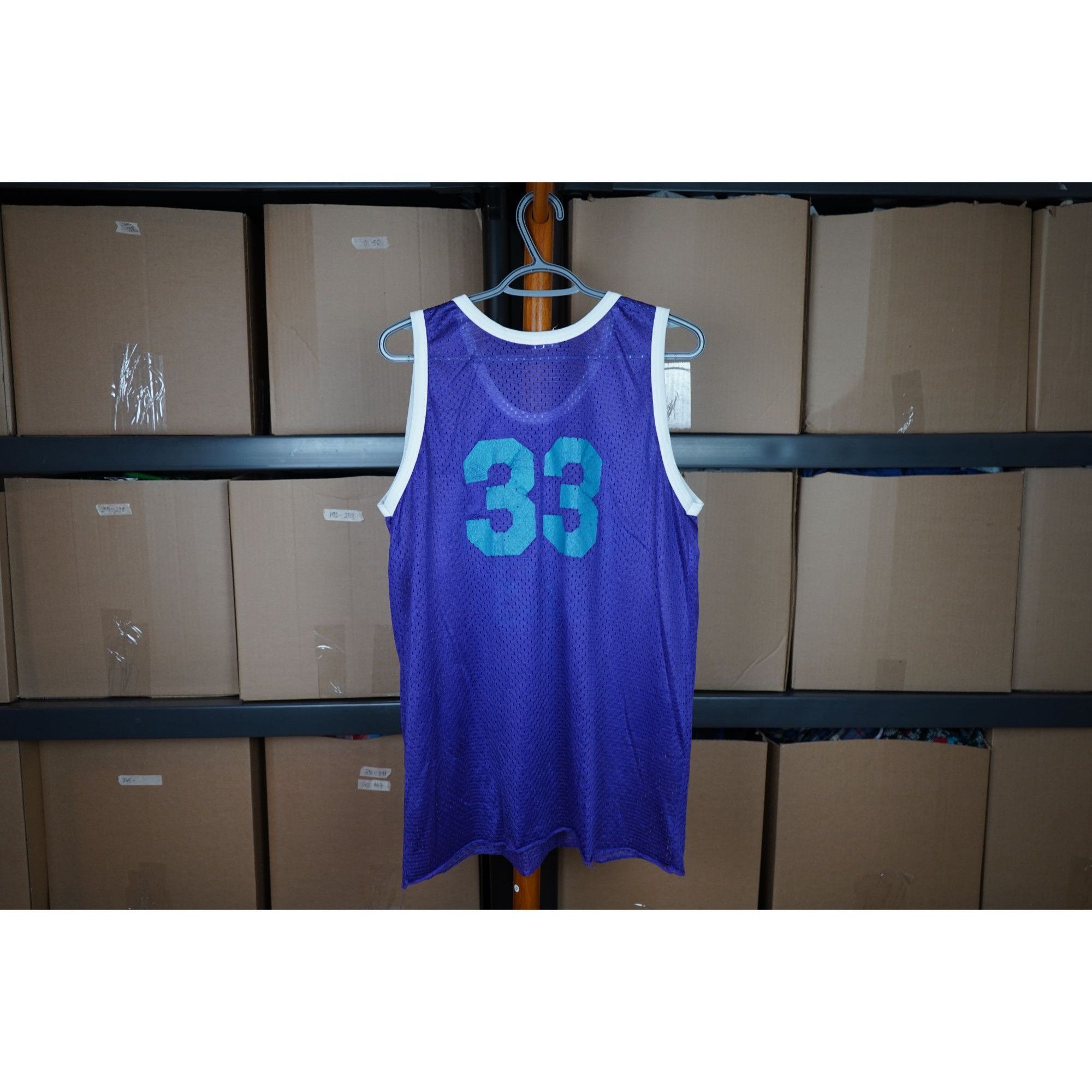 NBA × Vintage Vintage Hornets Basketball Jersey Men's M #439 Size US M / EU 48-50 / 2 - 2 Thumbnail
