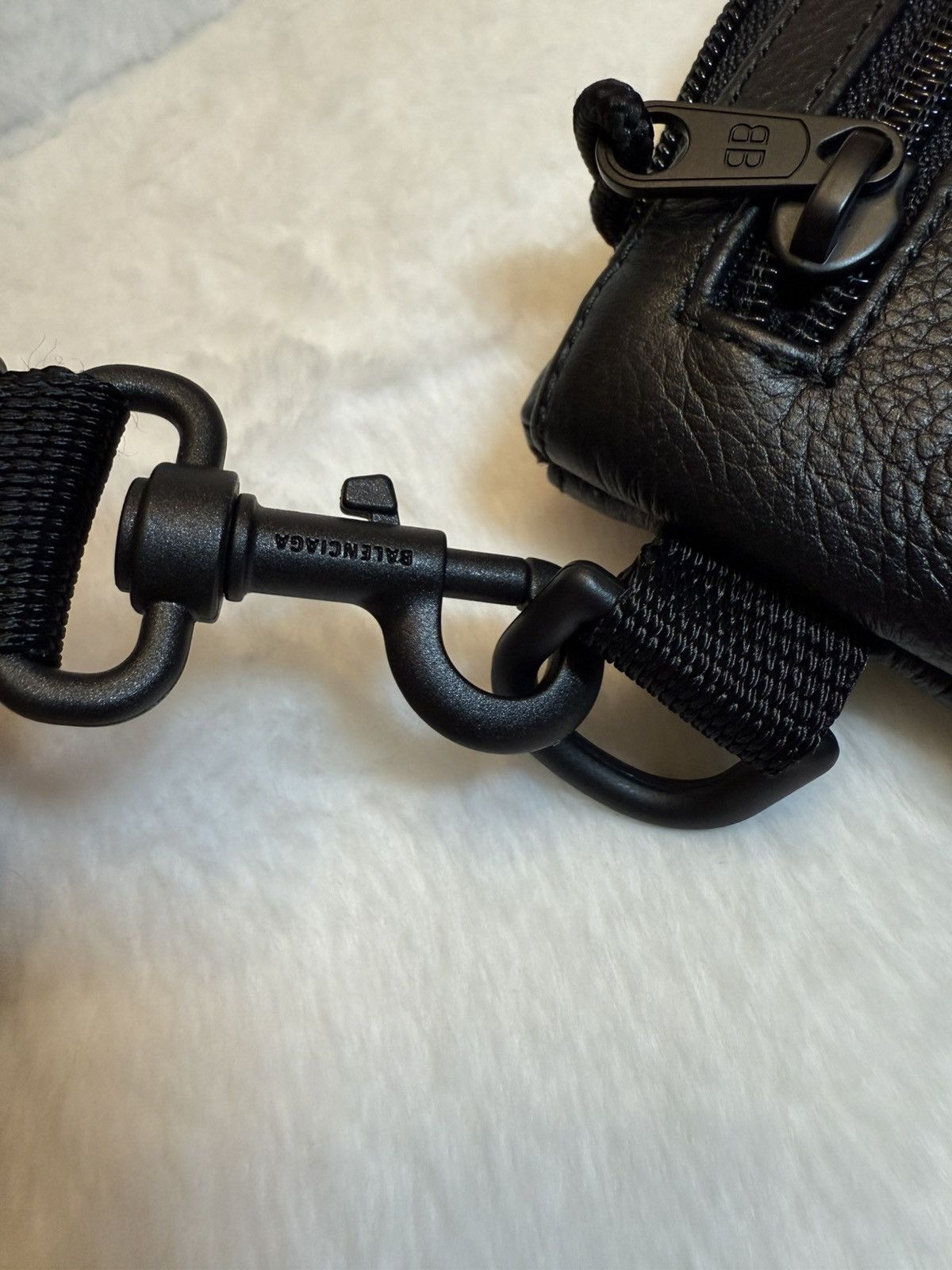 Balenciaga Balenciaga Grained Calfskin Explorer Crossbody Flat Pouch Size ONE SIZE - 4 Thumbnail