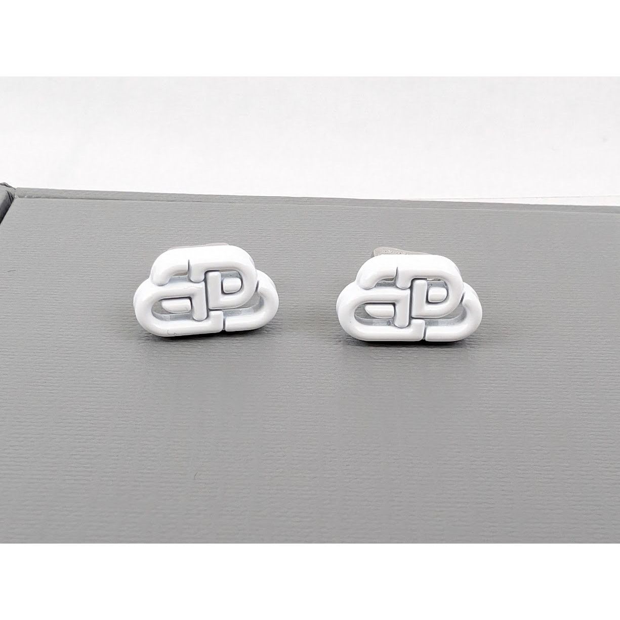 Balenciaga o1rshd1 Q:2 / Size: OS / BB Stud Earrings in White Size ONE SIZE - 1 Thumbnail