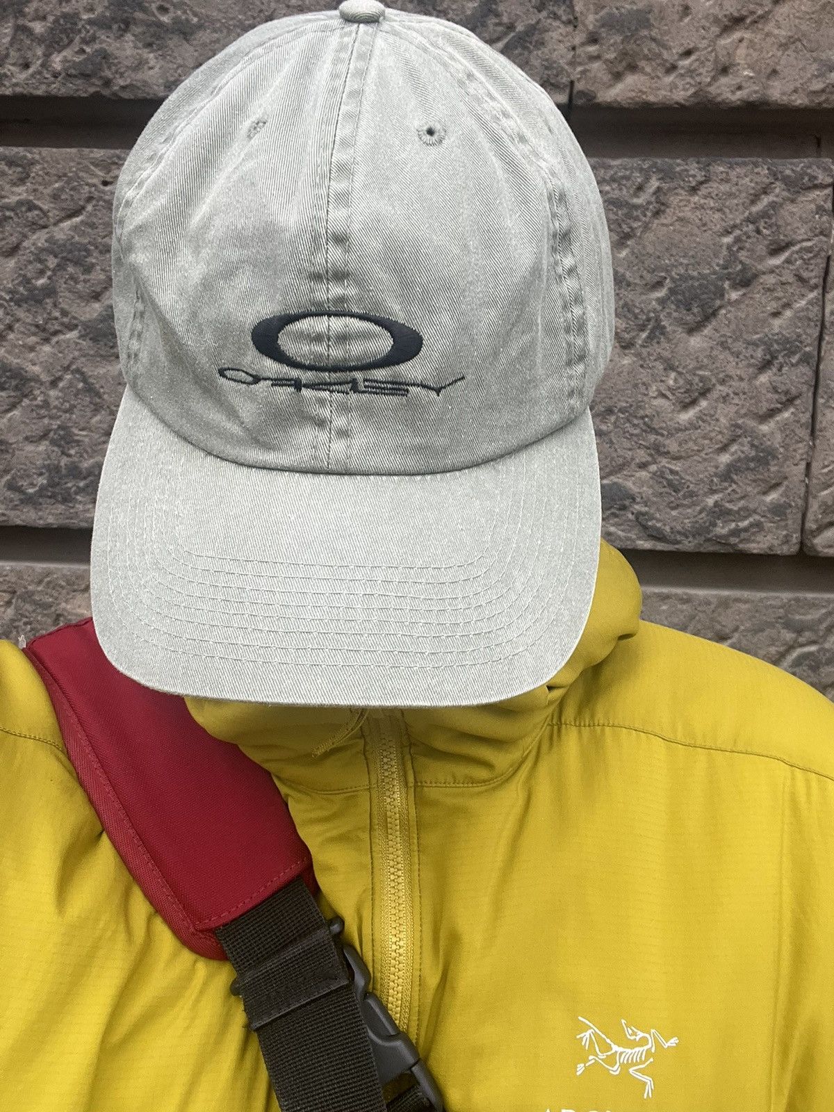 Oakley × Vintage Vintage Oakley Centre Logo Cap Hat y2k Size ONE SIZE - 1 Thumbnail