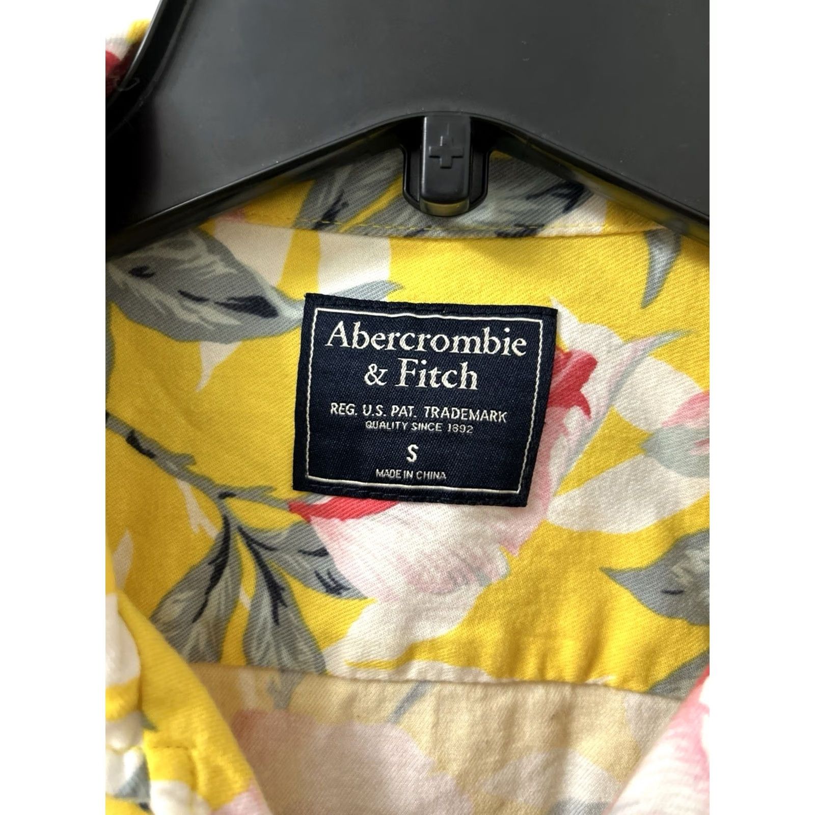 Abercrombie & Fitch Abercrombie & Fitch Shirt Mens Size Small Yellow Floral Print Short Sleeve Button Up Camp Collar Size US S / EU 44-46 / 1 - 5 Thumbnail