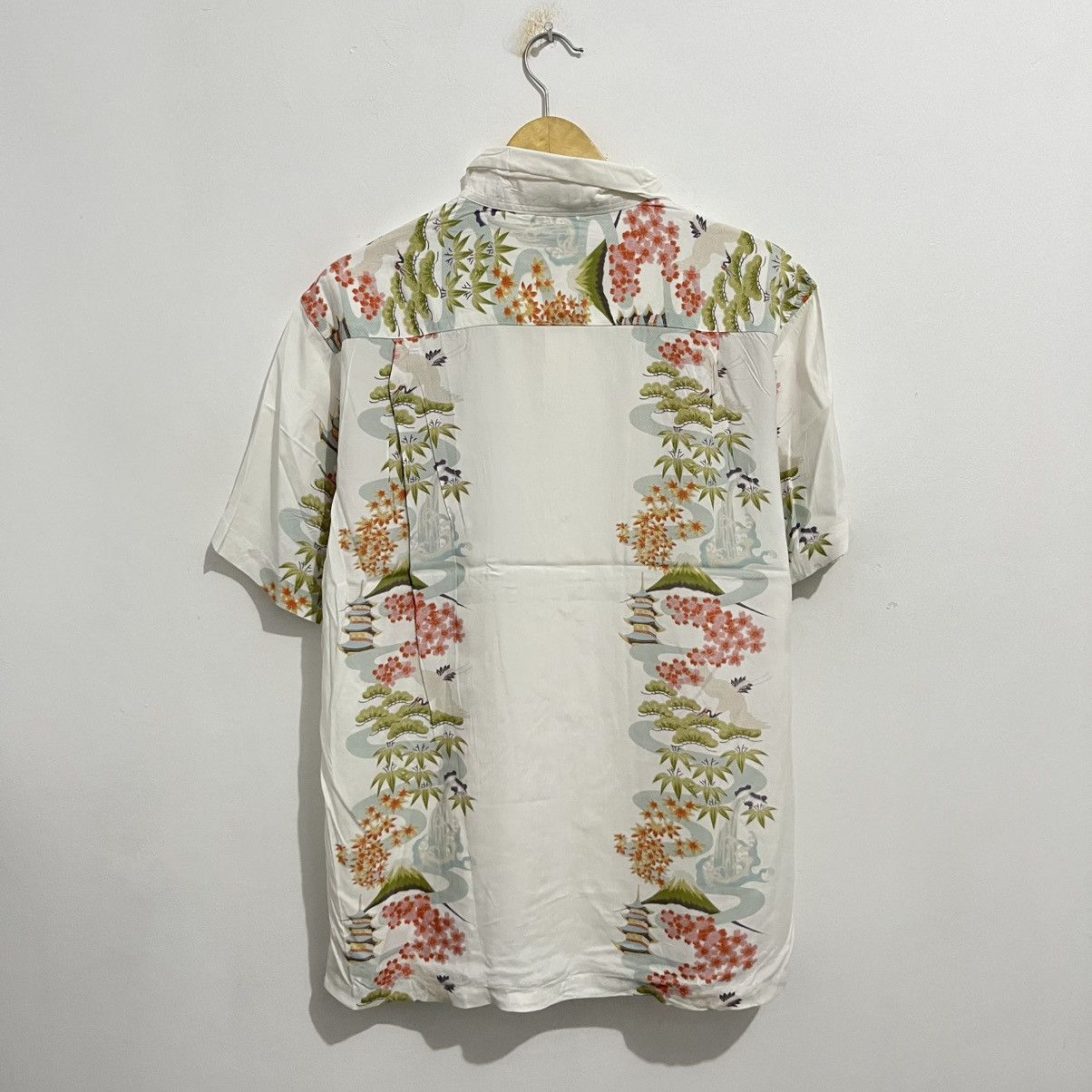 Sun Surf Liquid Aloha Japanese-Inspired Camp Shirt - White & Floral Size US L / EU 52-54 / 3 - 9 Thumbnail