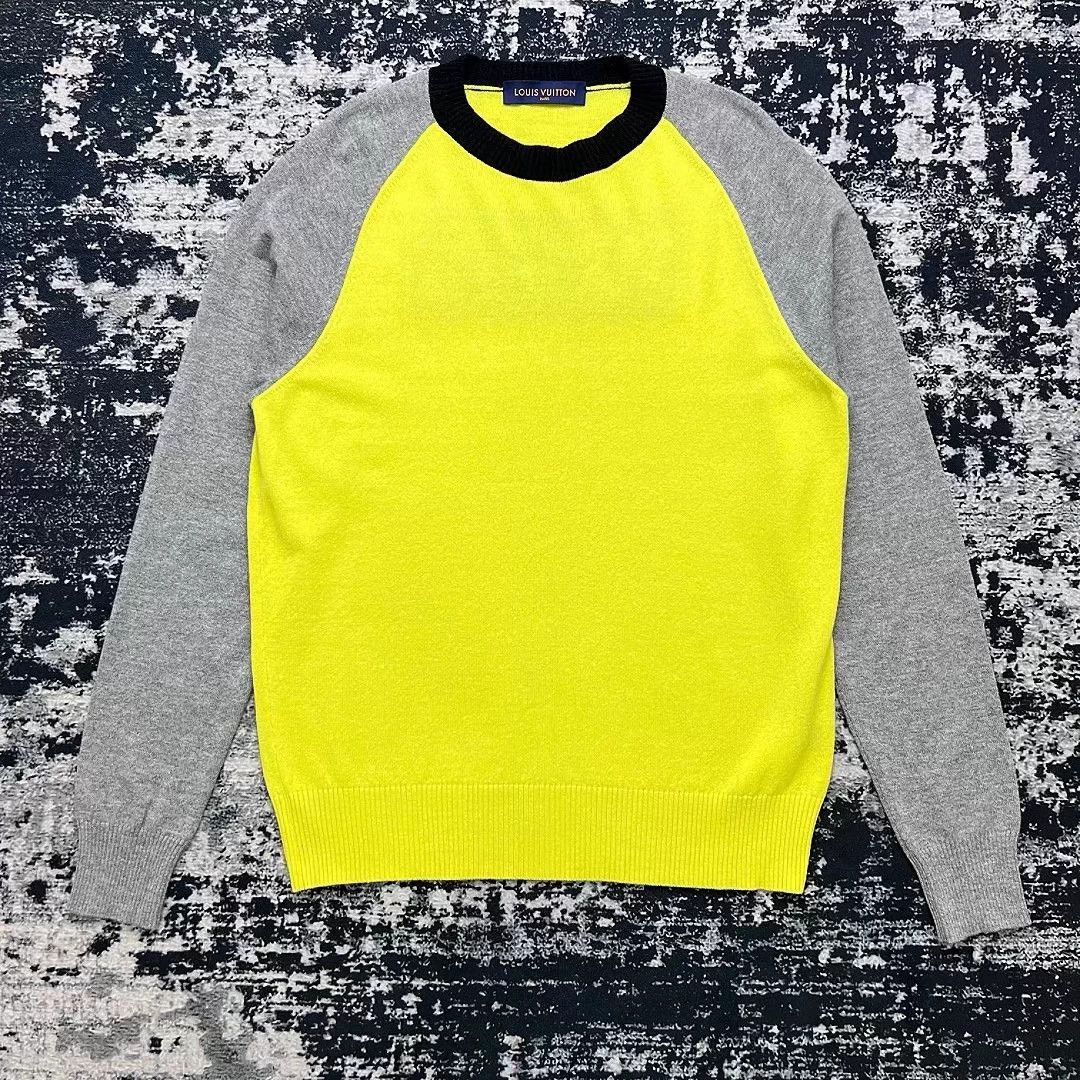 Louis Vuitton LV back logo knit sweater XL like new Size US XL / EU 56 / 4 - 1 Thumbnail
