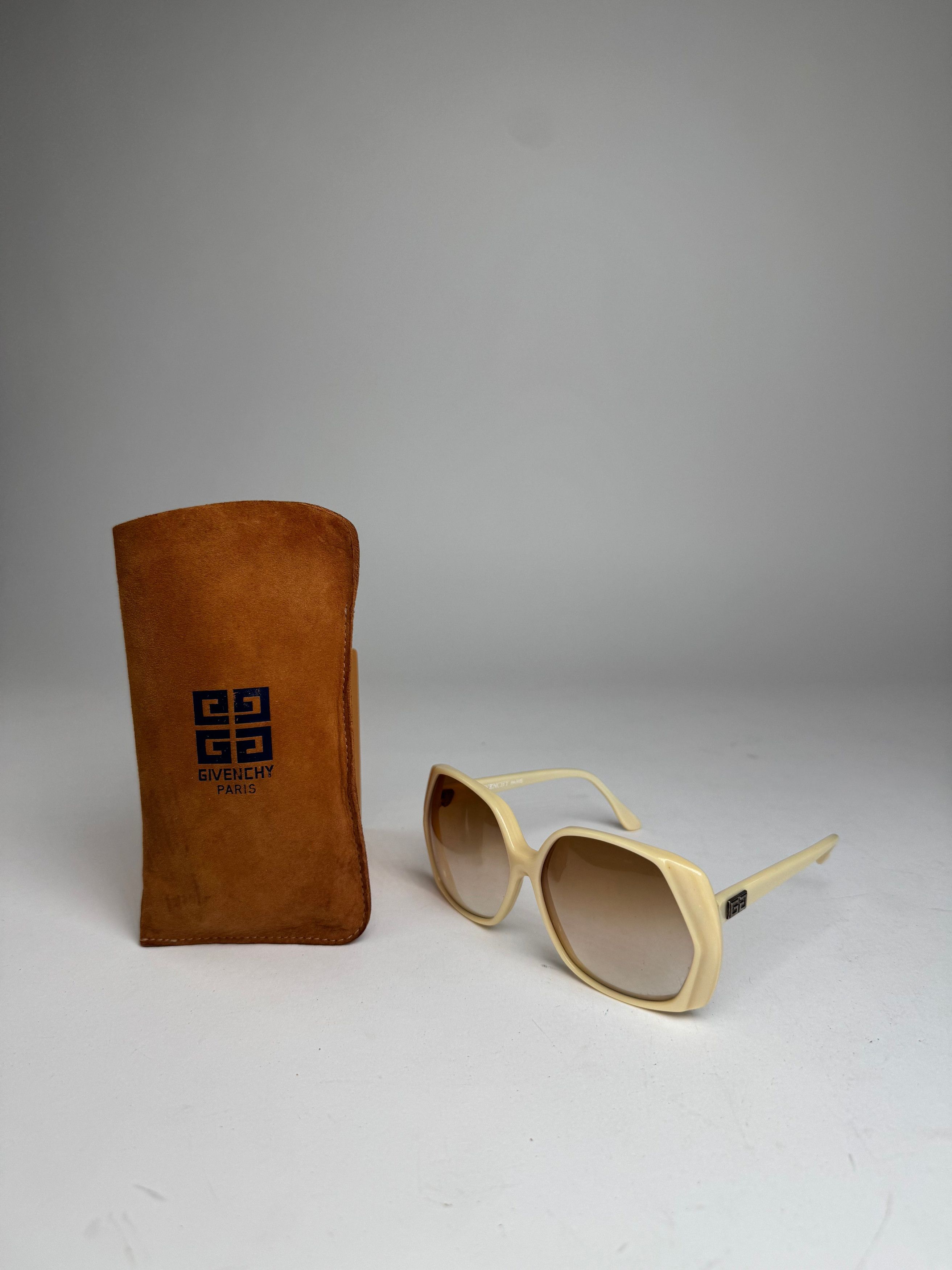 Givenchy Vintage Overd Sunglasses White Size ONE SIZE - 1 Thumbnail
