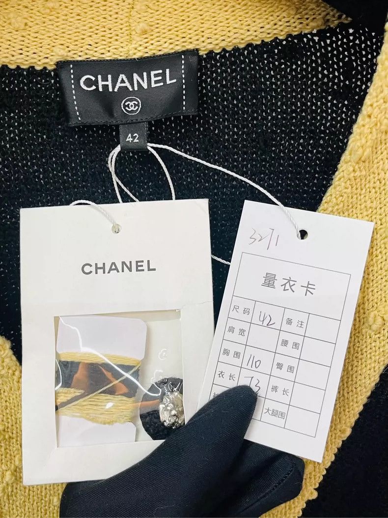 Chanel Chanel 24K Duvier series black and yellow color block v-nec Size M / US 6-8 / IT 42-44 - 4 Thumbnail