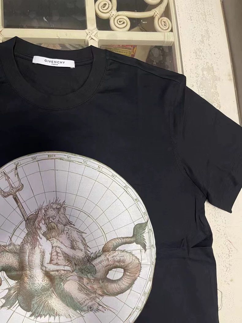 Givenchy Givenchy Short-sleeved T-shirt, Sea God Trident Size US XS / EU 42 / 0 - 3 Thumbnail