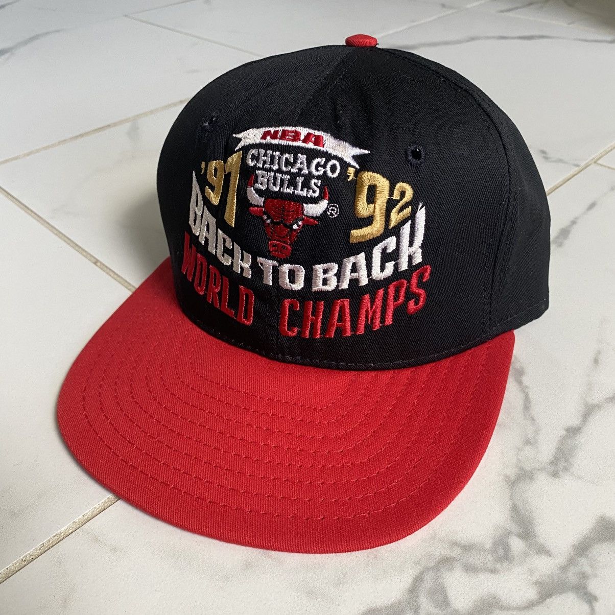 Vintage Vintage 1991-1992 Chicago Bulls Back To Back Champions Hat Size ONE SIZE - 2 Thumbnail