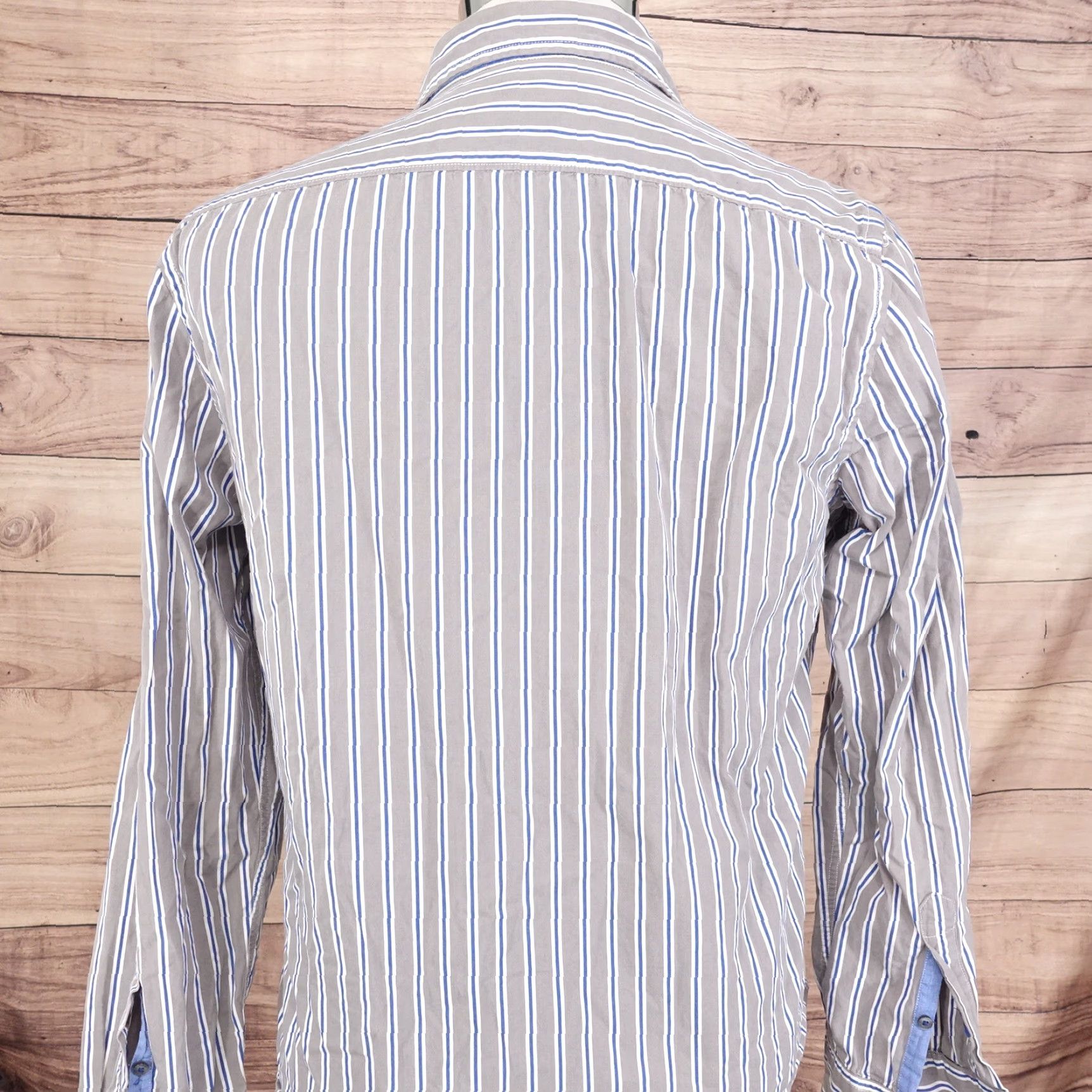 American Eagle Outfitters VINTAGE FIT American Eagle Shirt M Gray Striped Button-Down Men’s Adult Medium Gray/Blue - 21" Pit to Pit - Cotton, Long Sleeve Size US M / EU 48-50 / 2 - 4 Thumbnail