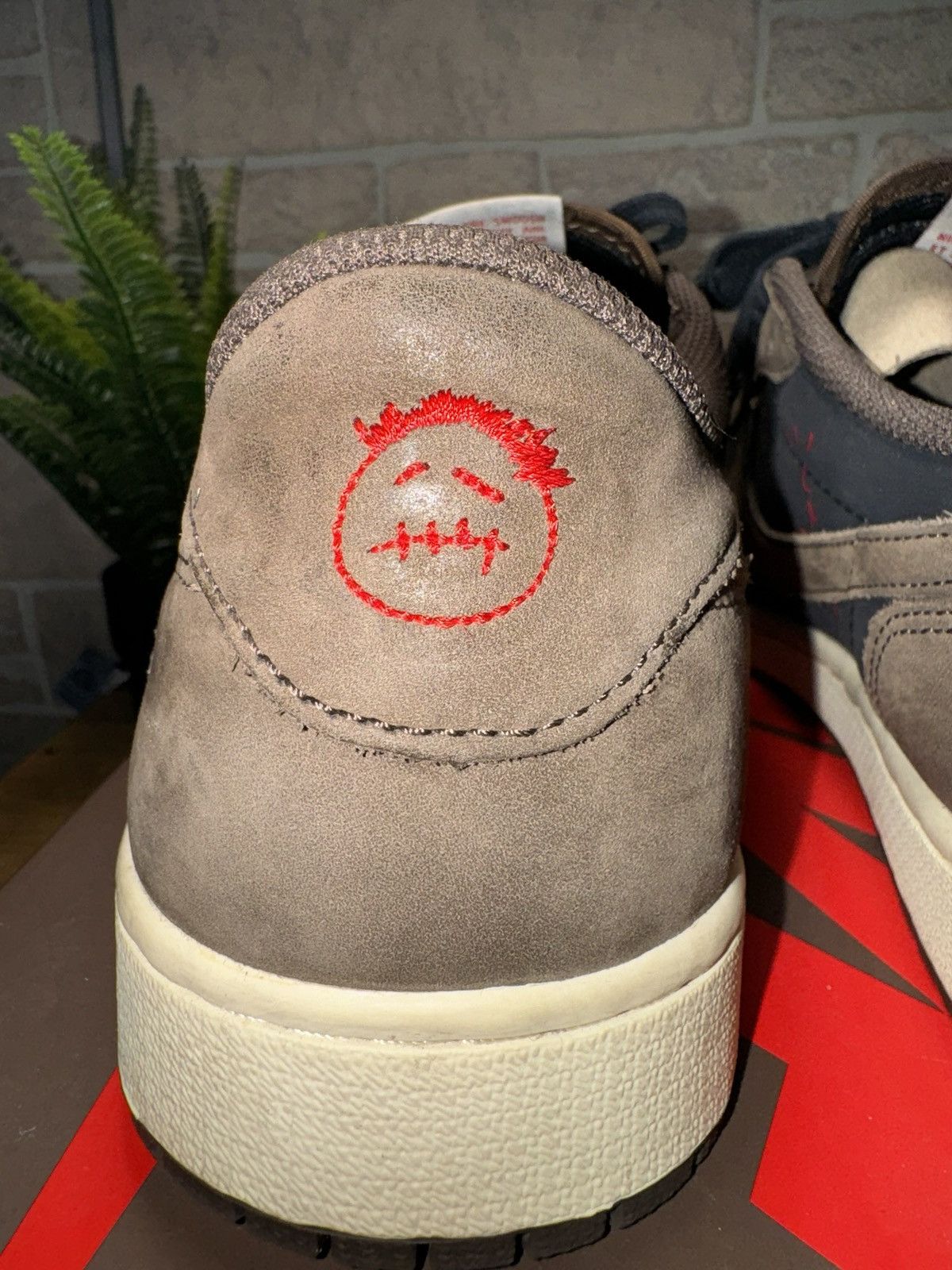 Nike × Travis Scott Jordan 1 Retro Low Mocha TRAVIS SCOTT Size US 12 / EU 45 - 7 Thumbnail