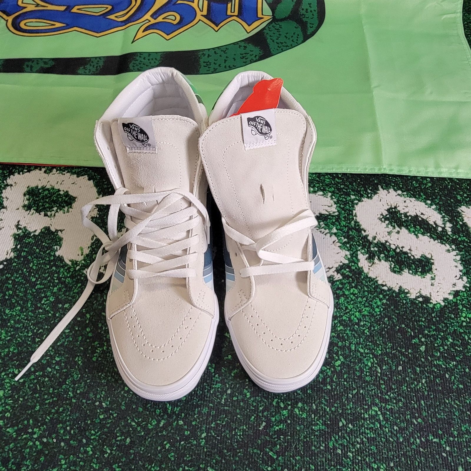 Vans Vans Sk8-Hi Reissue Refract TruWhite/Multi Sz 11 VN0A4U3DWN8 Size US 11 / EU 44 - 4 Thumbnail