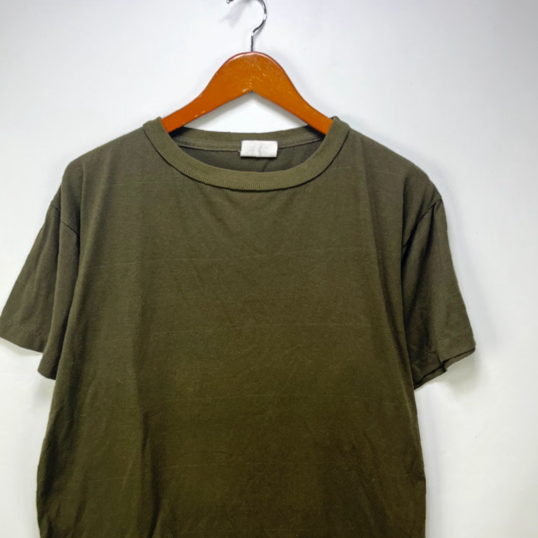 Olive VINTAGE 90s Olive Blank Undershirt XL Men Shirt XL Olive Green Cotton Knit Logo 90s Theme Mens Size US XL / EU 56 / 4 - 2 Thumbnail