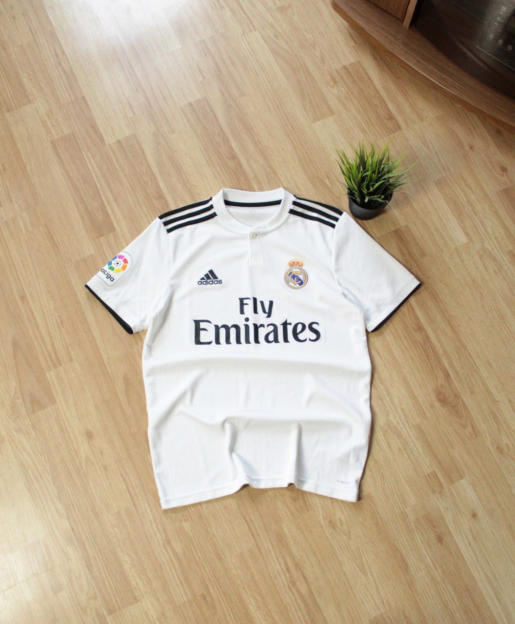 Adidas 🔥 Adidas Real Madrid 2018 White Home Jersey Shirt Size US S / EU 44-46 / 1 - 1 Thumbnail
