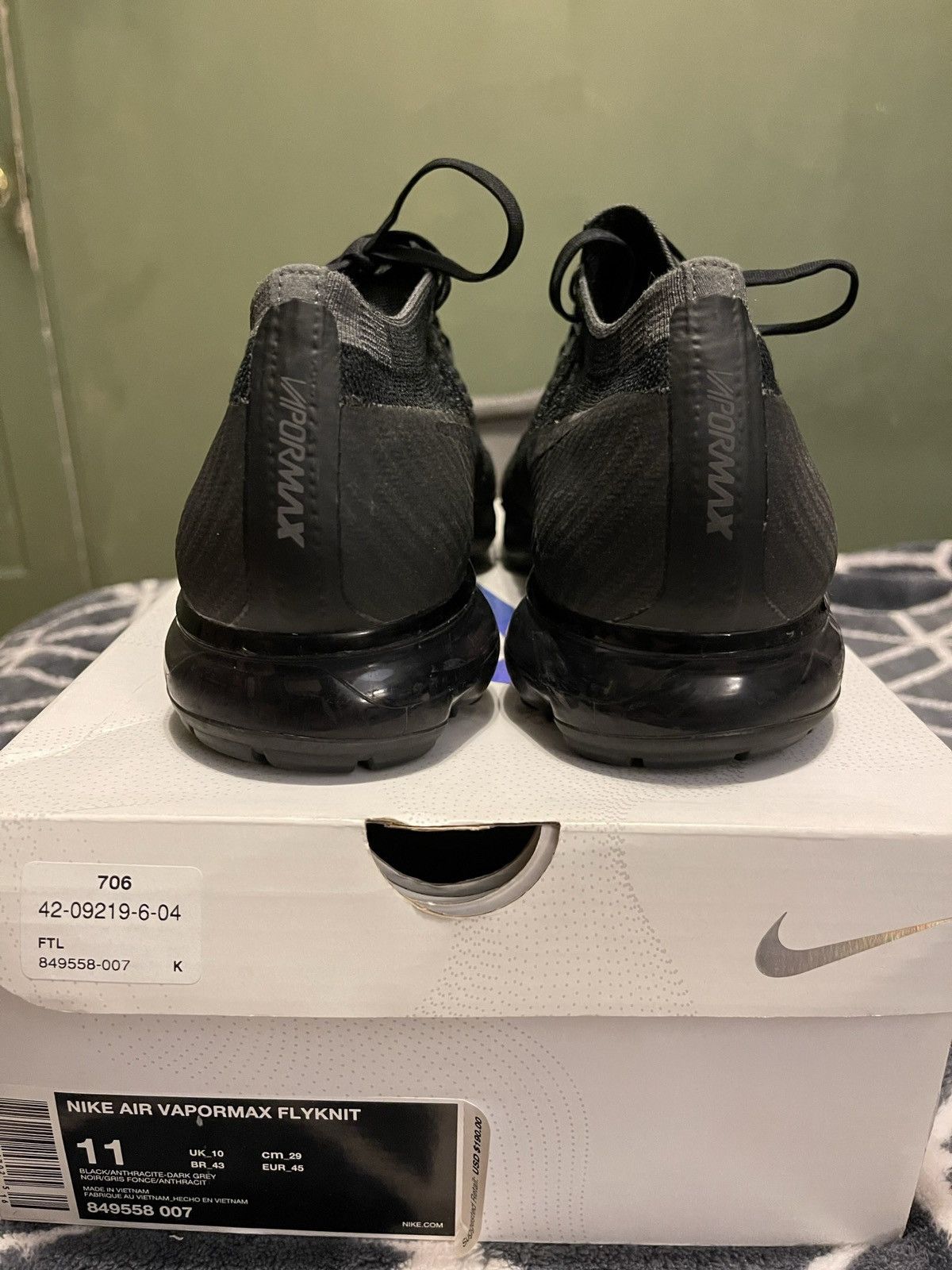 Nike Nike AirVapor Max Size US 11 / EU 44 - 2 Thumbnail