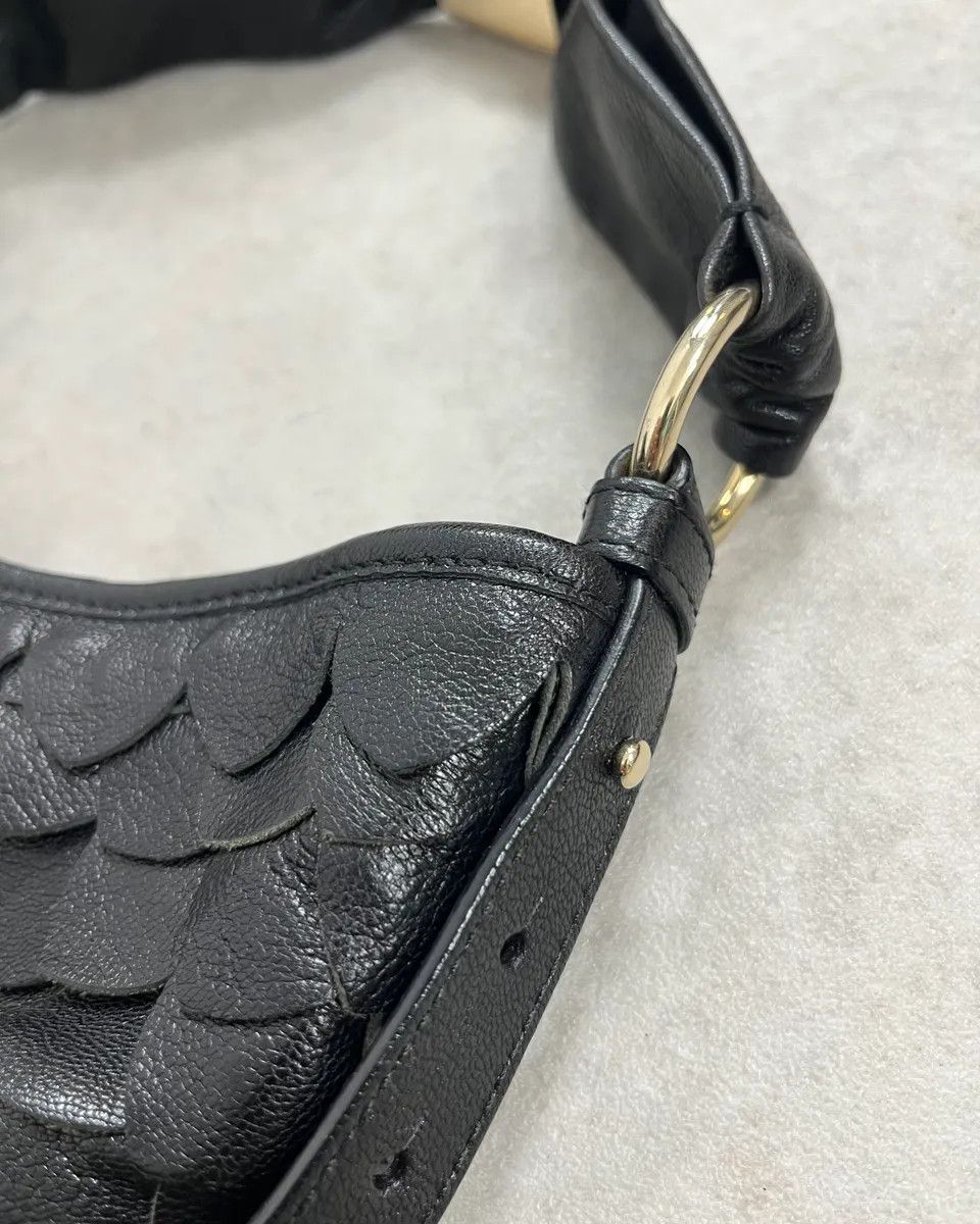 Yves Saint Laurent Yves Saint Laurent Black Leather Fishscale Hobo Shoulder Bag Size ONE SIZE - 6 Thumbnail