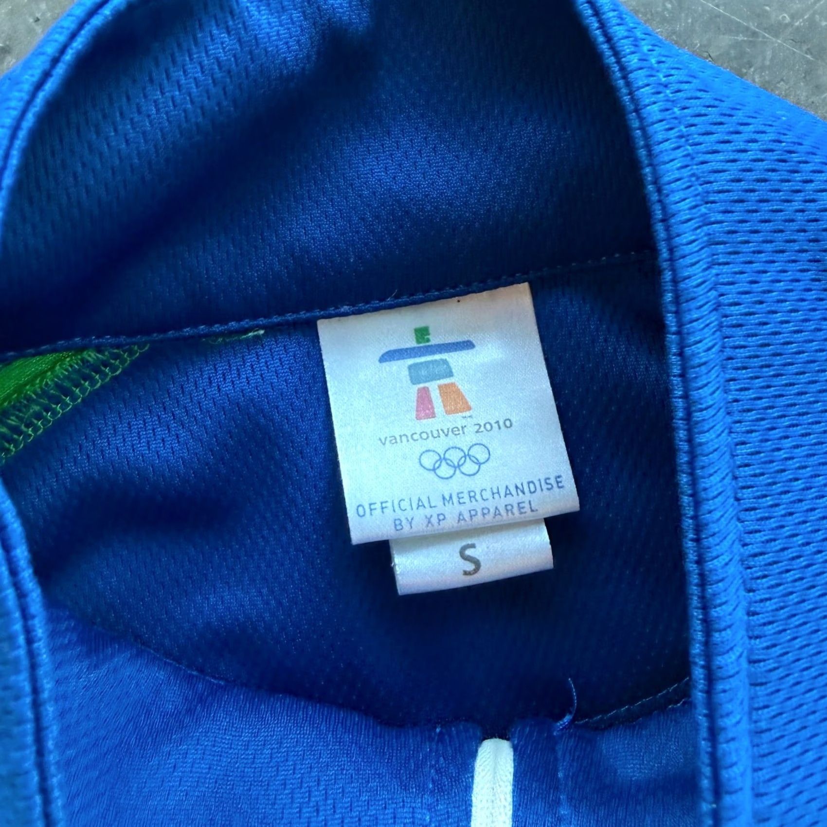 Vintage VINTAGE Vancouver Olympics 2010 Green Blue 1/4 Longsleeve Pullover Small Mens Shirt Size US S / EU 44-46 / 1 - 3 Thumbnail