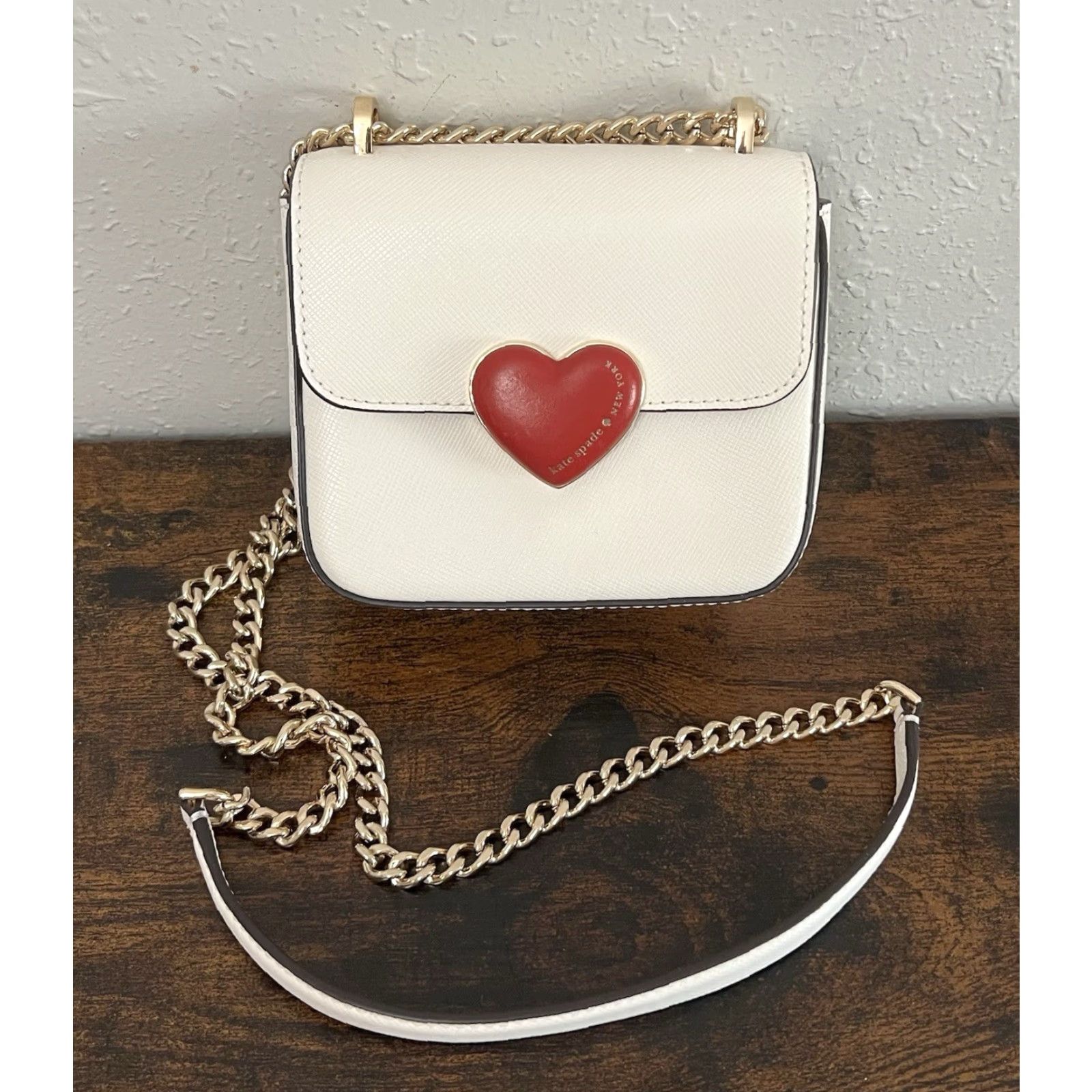 Vintage VINTAGE kate spade New York Crossbody Purse Women Small Kate Love White Leather Gold Hardware Heart Brief description not needed Size ONE SIZE - 3 Thumbnail