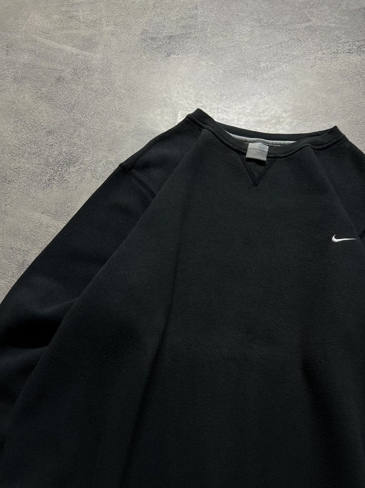 Vintage Vintage Y2k Nike 🖤 Faded Mini Swoosh Sweatshirt 00’s Size US L / EU 52-54 / 3 - 8 Thumbnail