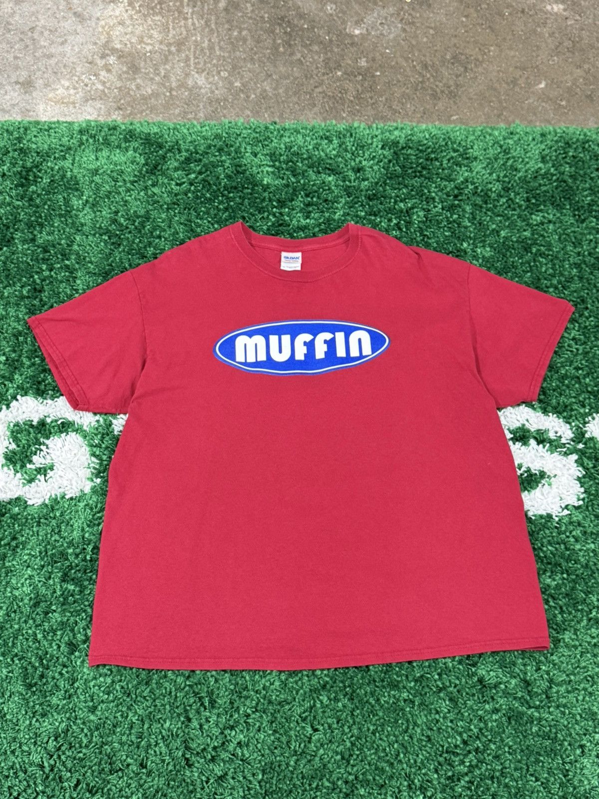 Vintage Vintage Gildan MUFFIN Oval Logo Streetwear Logo Tee XL Size US XL / EU 56 / 4 - 1 Thumbnail