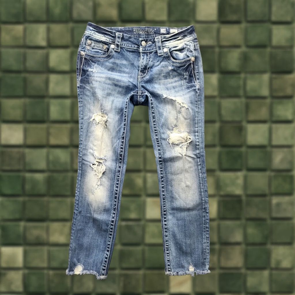 Miss Me Miss Me Jeans Womens 28x28 Signature Rise Cropped Distressed Thrashed Raw Hem Denim Cotton Spandex 5-Pocket Design Blue Cropped Regular Womens Jeans Size 28" / US 6 / IT 42 - 1 Thumbnail