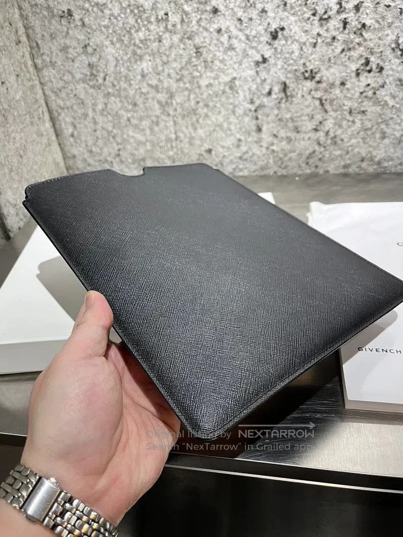 Givenchy Givenchy Black Dog Head Laptop Sleeve. Size ONE SIZE - 6 Thumbnail