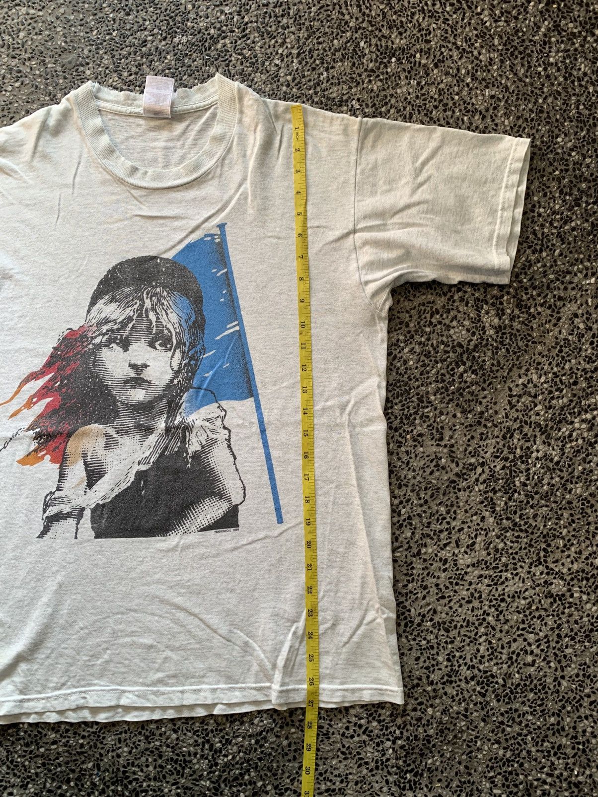 Vintage Vintage Les Miserables Musical / Art T shirt Size US L / EU 52-54 / 3 - 12 Thumbnail