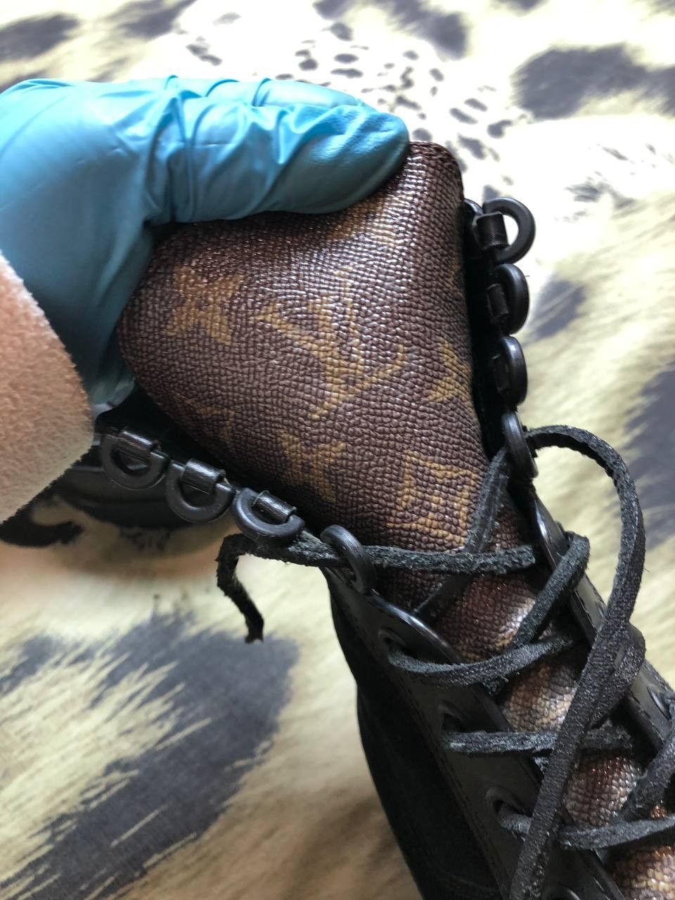 Louis Vuitton Luxury Louis Vuitton Black Platform Boots Size US 8 / IT 38 - 14 Thumbnail