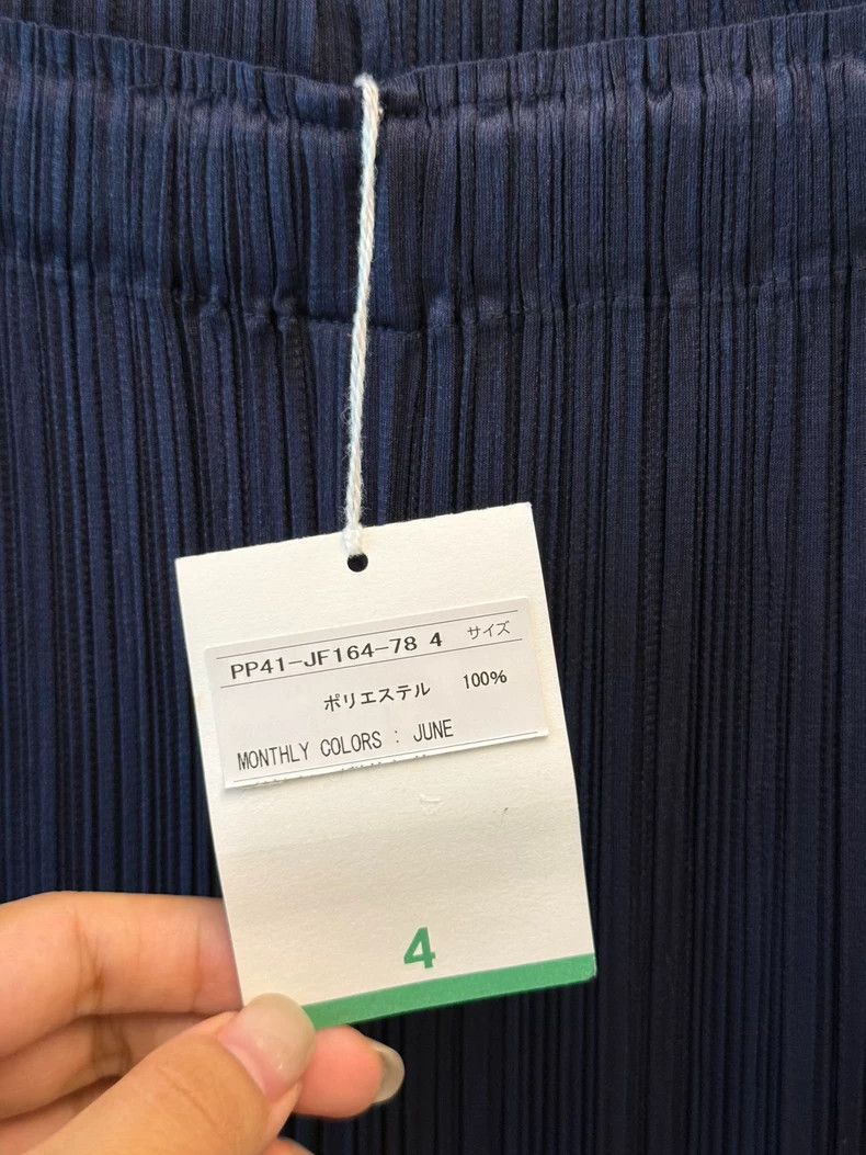 Issey Miyake Issey Miyake size:4 Black straight-leg wide-leg pants Size 31" - 2 Thumbnail