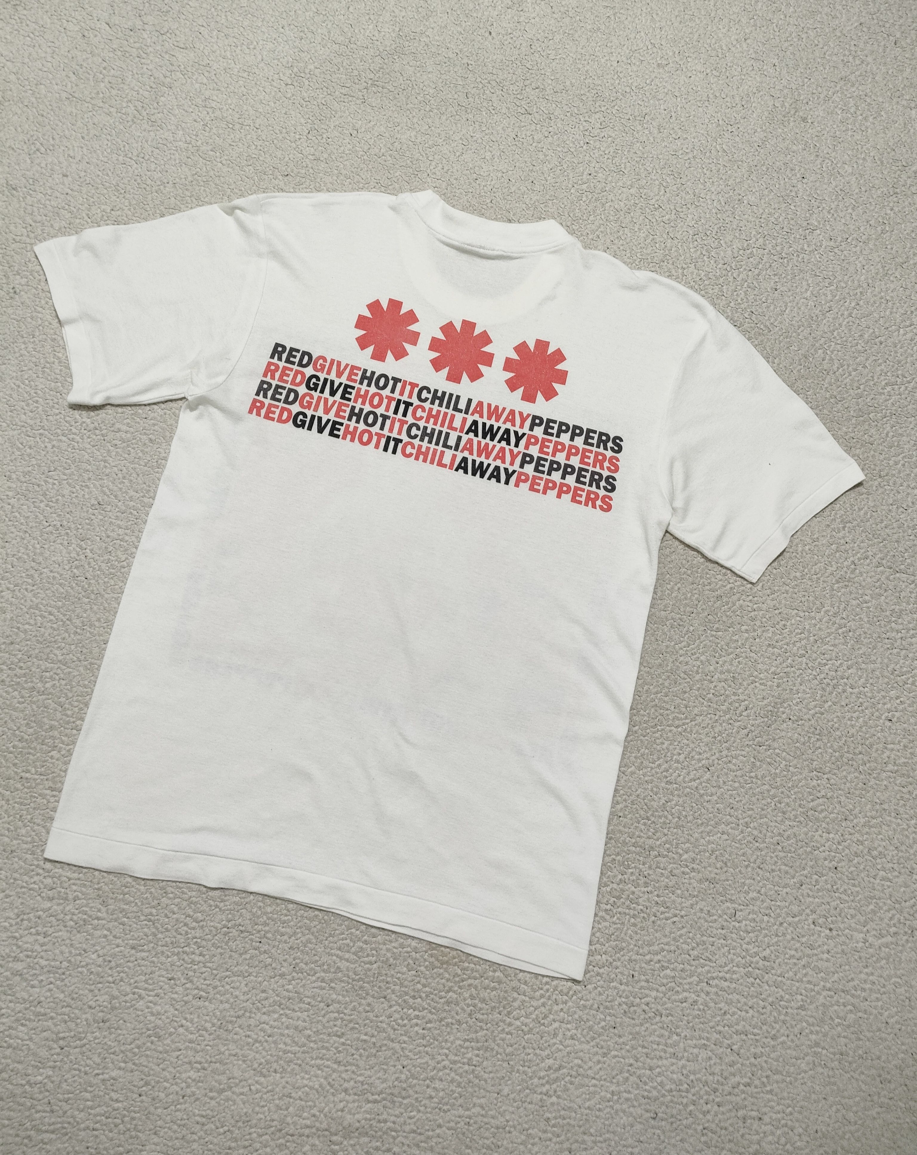 Band Tees 90s RED HOT CHILI PEPPERS 'GIVE IT AWAY' Vintage Band Tee Size US L / EU 52-54 / 3 - 9 Thumbnail