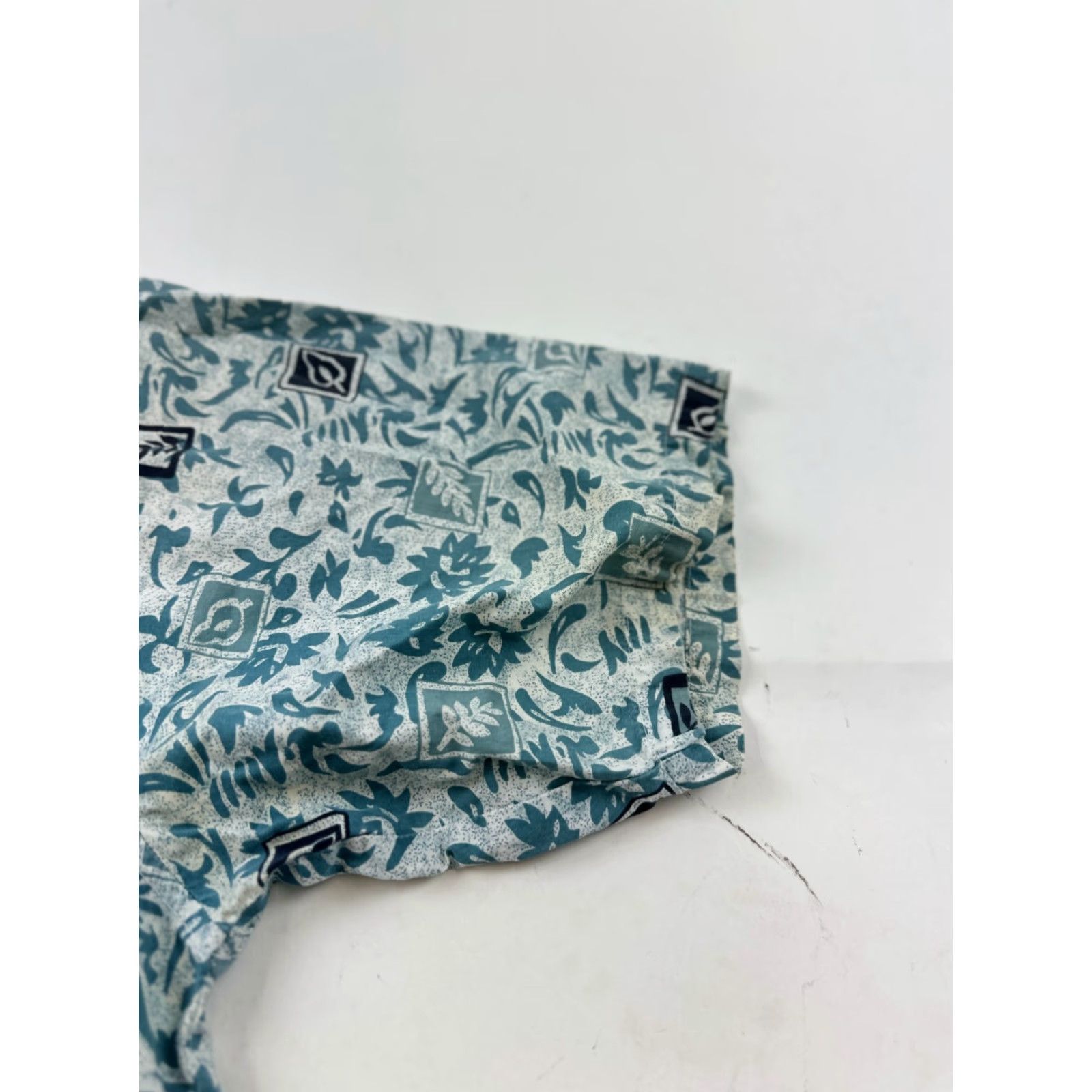 Ocean Pacific OP Hawaiian Shirt Men 2XL Blue Floral Print Short Sleeve Button Down Classic Fit Size US XXL / EU 58 / 5 - 6 Thumbnail
