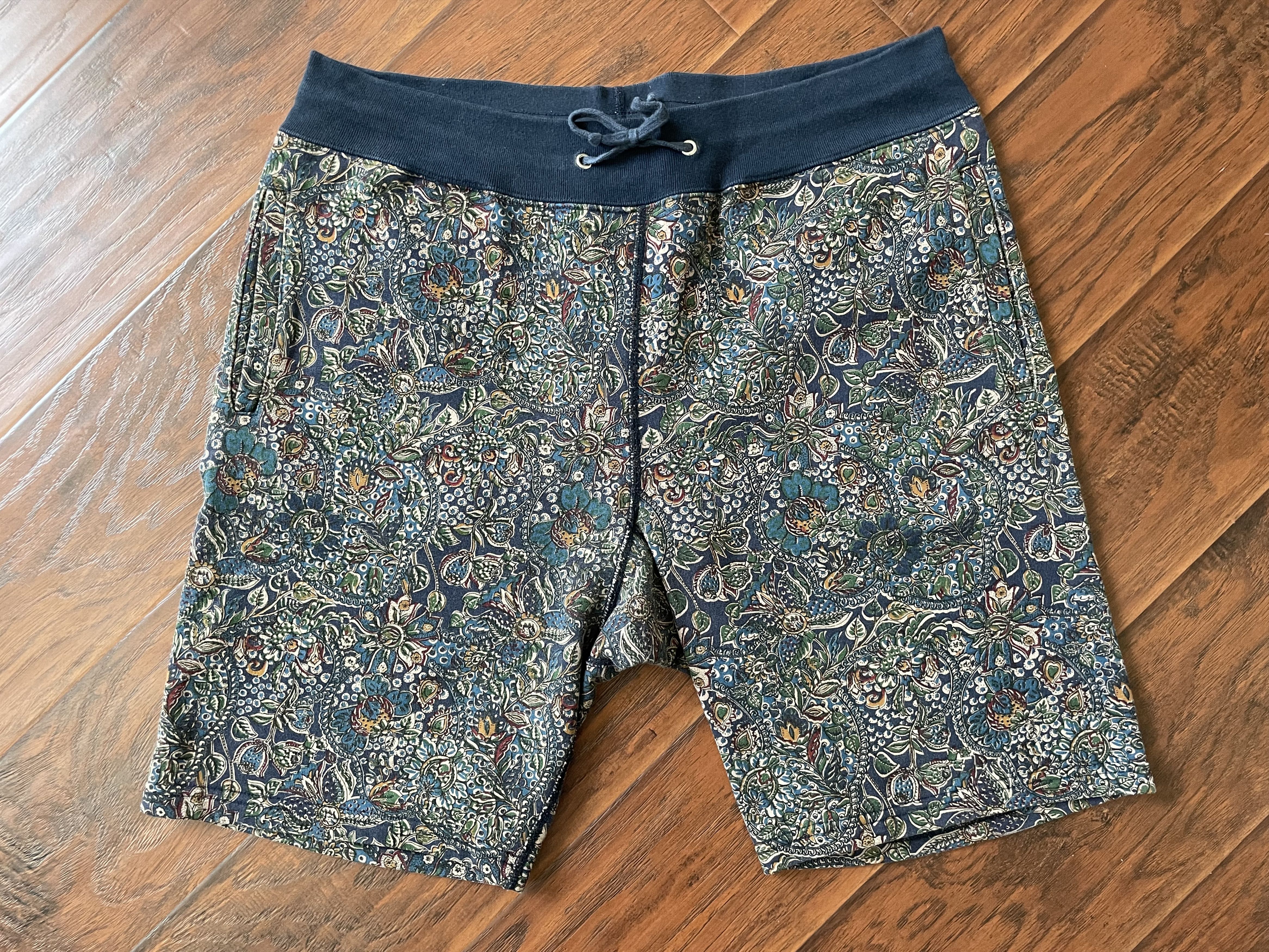 パンツ SUPREME 11AW  PAISLEY SWEAT SHORT  NAVY Supreme Supreme Paisley Sweat Shorts 2011 Blue Navy L | Grailed