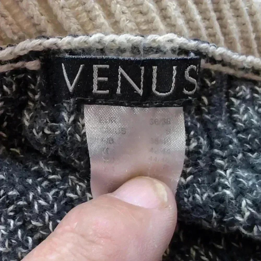 Designer Venus Deep V Neck Black and White Sweater sz S Size S / US 4 / IT 40 - 4 Thumbnail