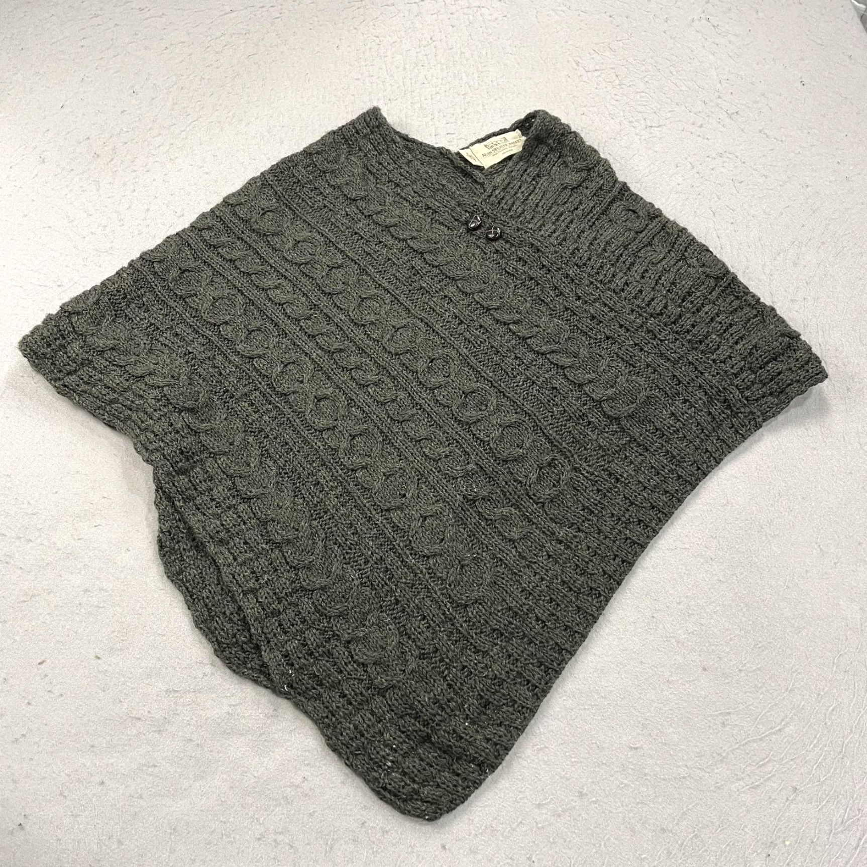 Market Aran Sweater Market Poncho Women One Size Green Wool Cable Fisherman Ireland Poncho Kimono Style Casual Knit Vintage? Size ONE SIZE - 2 Thumbnail
