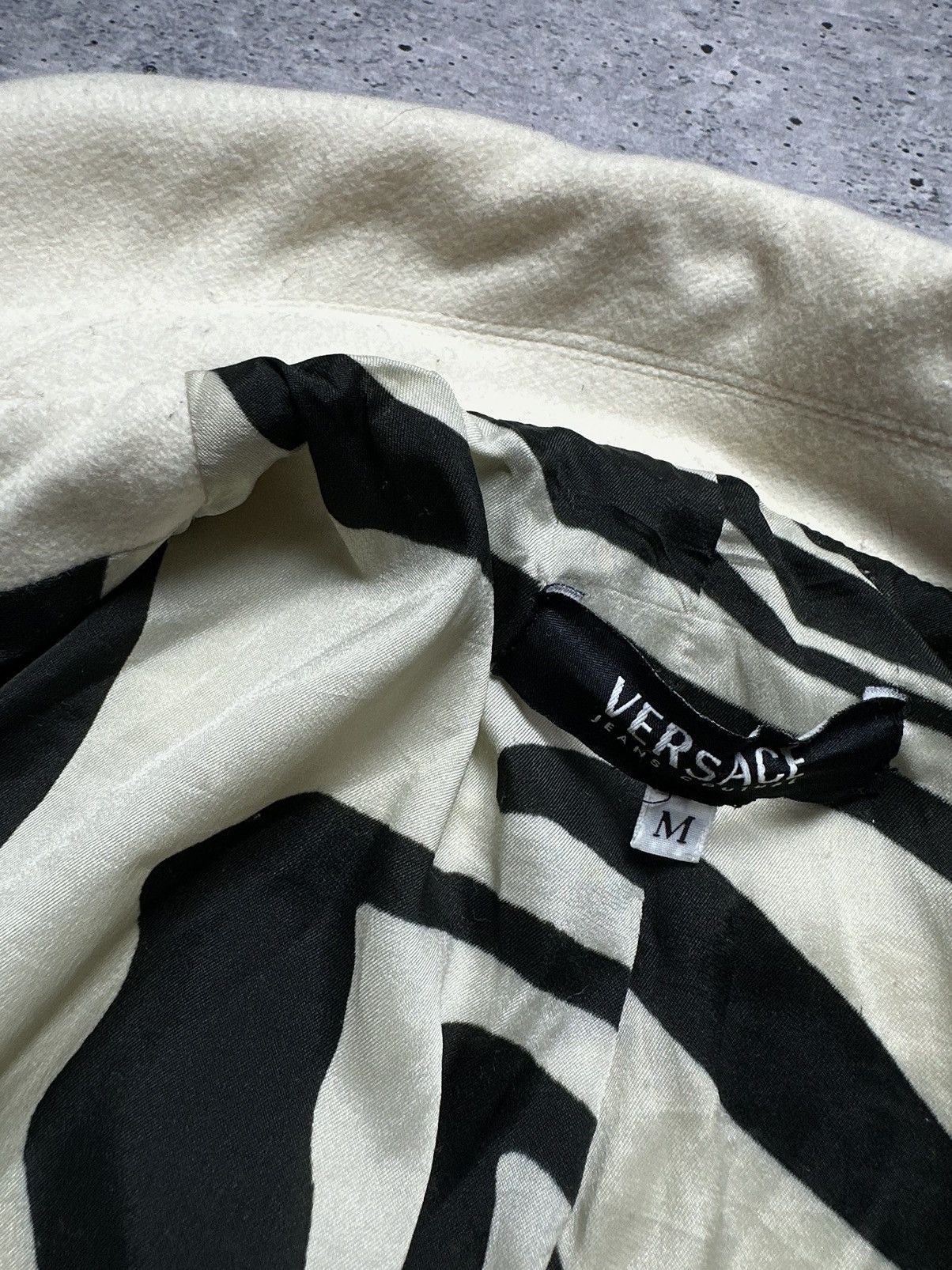 Versace Jeans Couture Vintage 90s Versace Jeans Couture Wool Coat Jacket Size M / US 6-8 / IT 42-44 - 12 Thumbnail