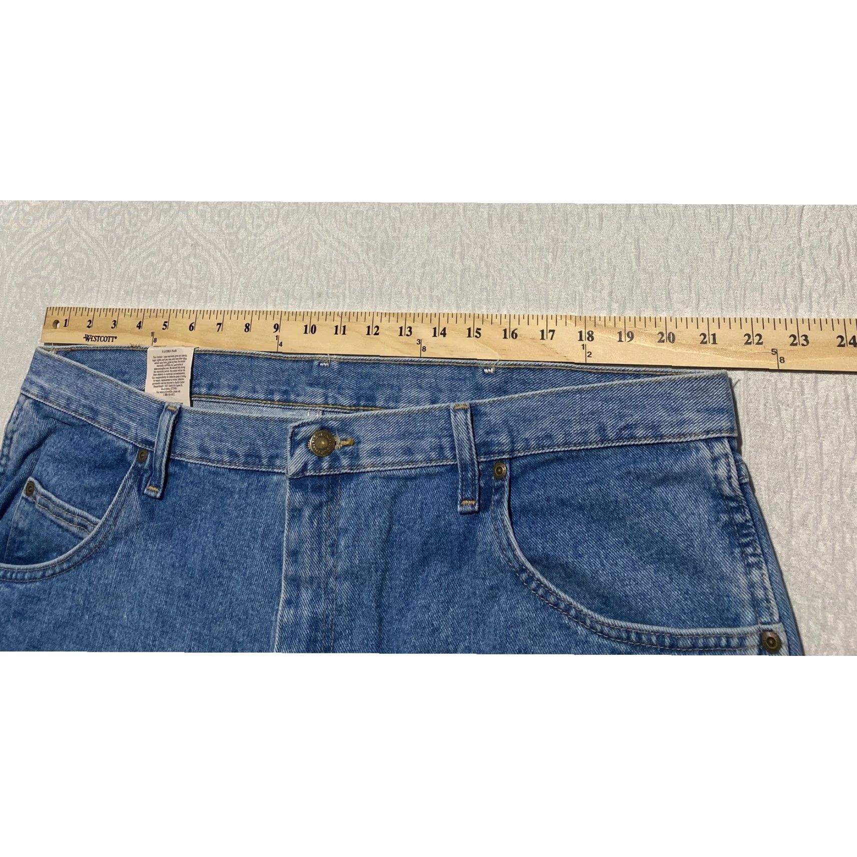 Wrangler VINTAGE Wrangler Blues Jeans Men 42x30 Relaxed Fit Straight Leg Medium Wash 5-Pocket Denim Cotton USA Western Logo Womens? No Size US 42 / EU 58 - 3 Thumbnail