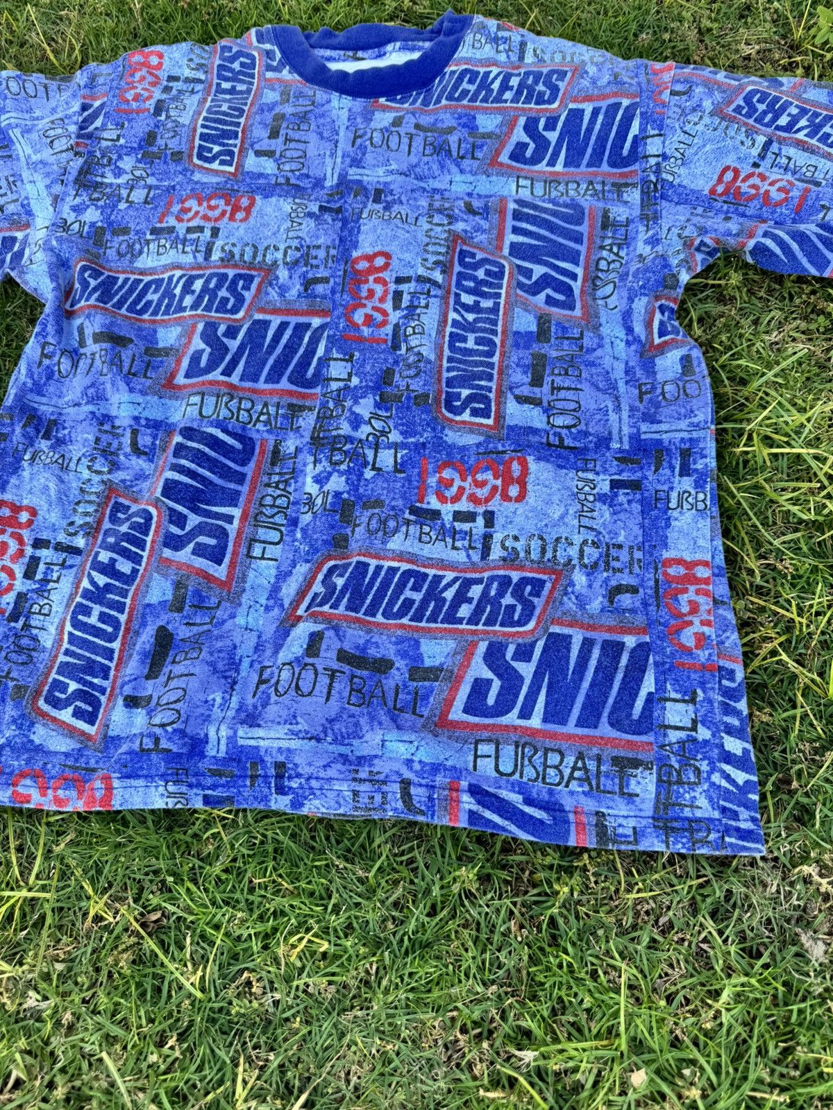 Vintage Snickers football all over print cotton t shirt vintage Size US XL / EU 56 / 4 - 6 Thumbnail