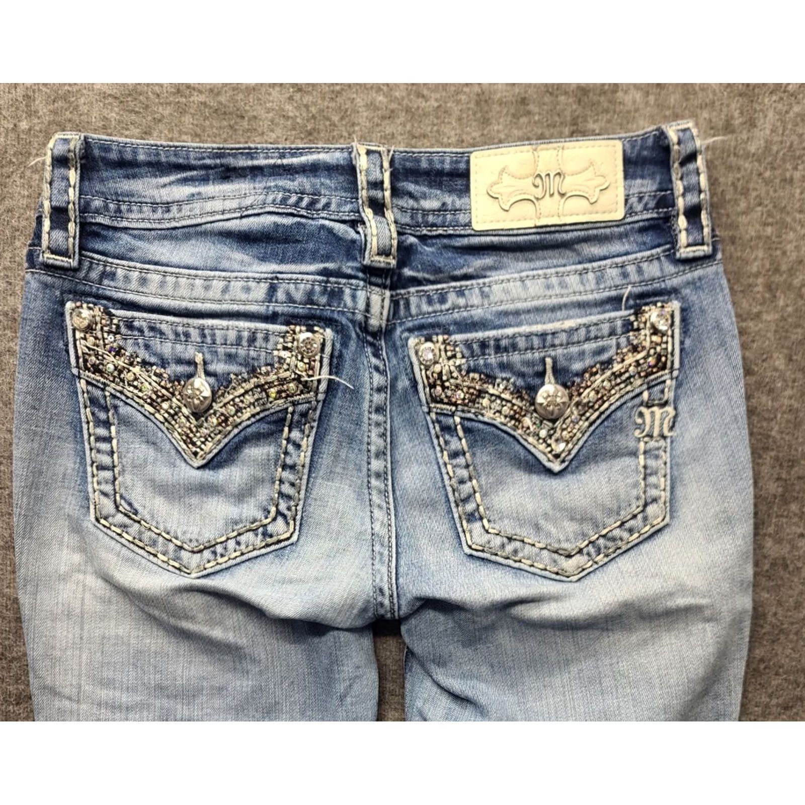Miss Me Miss Me Capris Womens 26x24 Signature Fit Mid Rise Cropped Stretch Distressed Denim Blue 5-Pocket Embroidered Rhinestone Jeans Size ONE SIZE - 2 Thumbnail