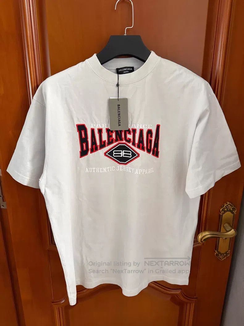 Balenciaga Balenciaga Bat Embroidered Short Sleeve T-Shirt Size US XS / EU 42 / 0 - 1 Thumbnail