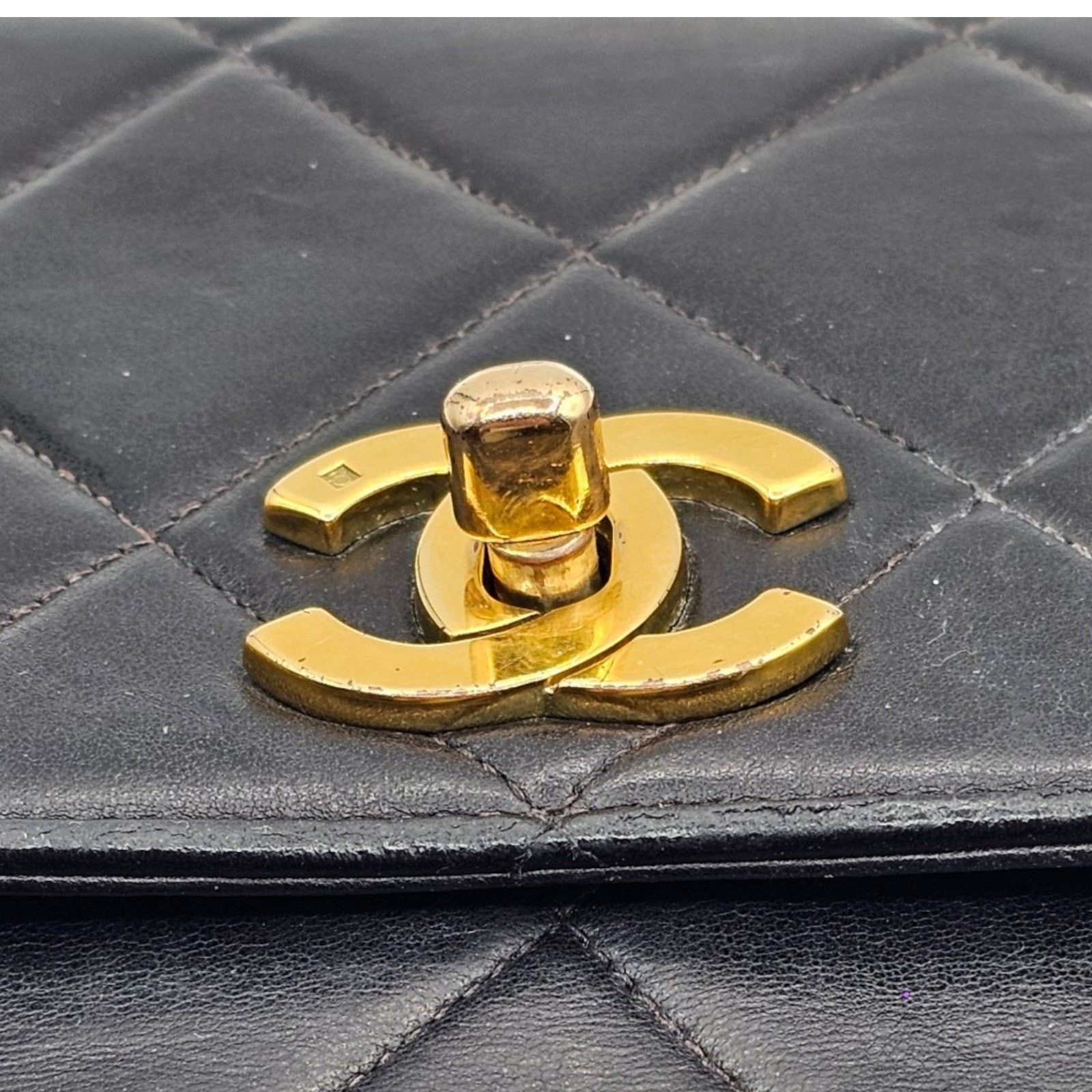 Chanel Black Quilted Lambskin Flap Shoulder Bag with Gold Hardware Size ONE SIZE - 6 Thumbnail