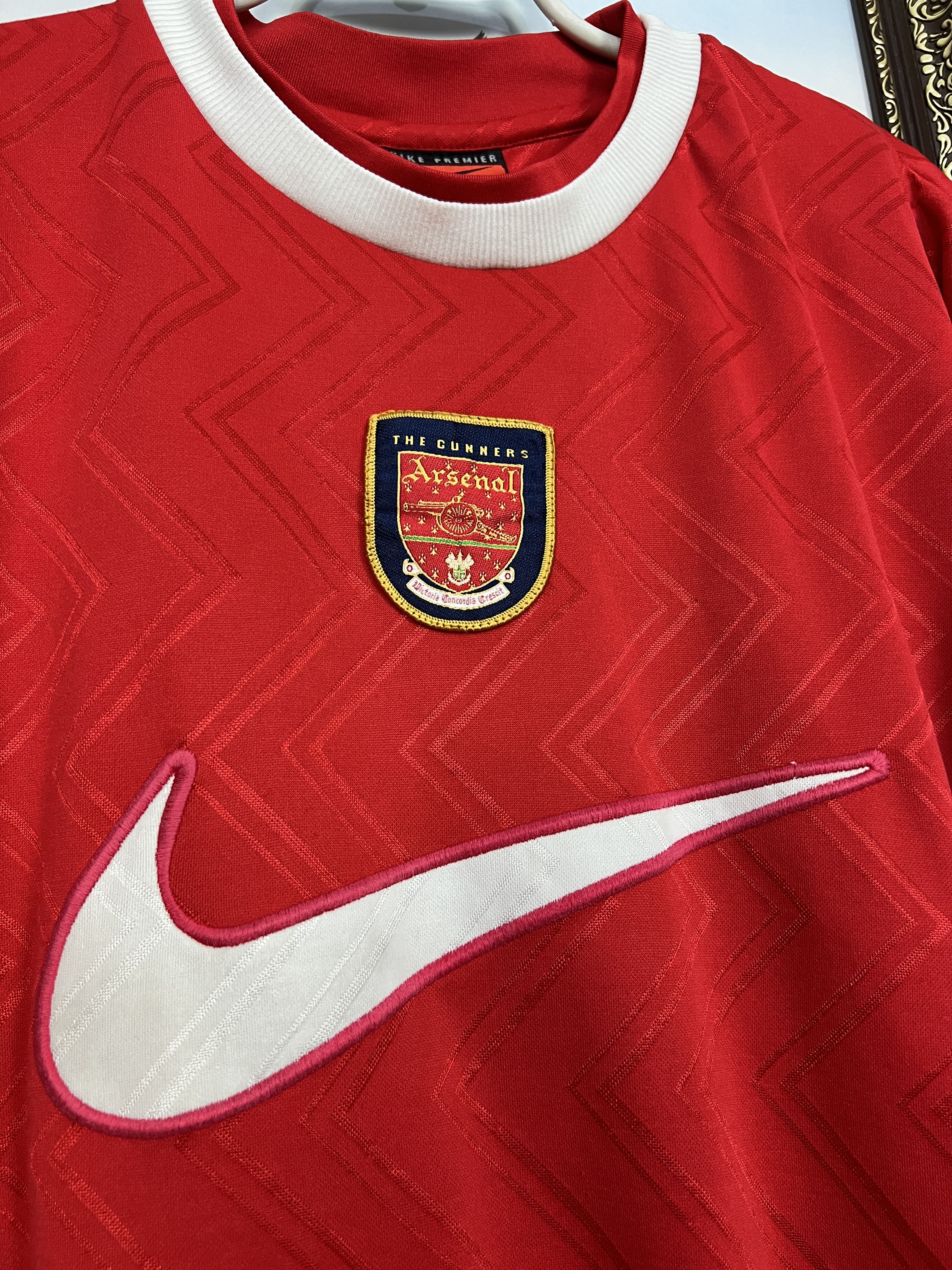Nike Arsenal Centre Logo Swoosh Football Shirt Soccer Jersey Size US XL / EU 56 / 4 - 3 Thumbnail