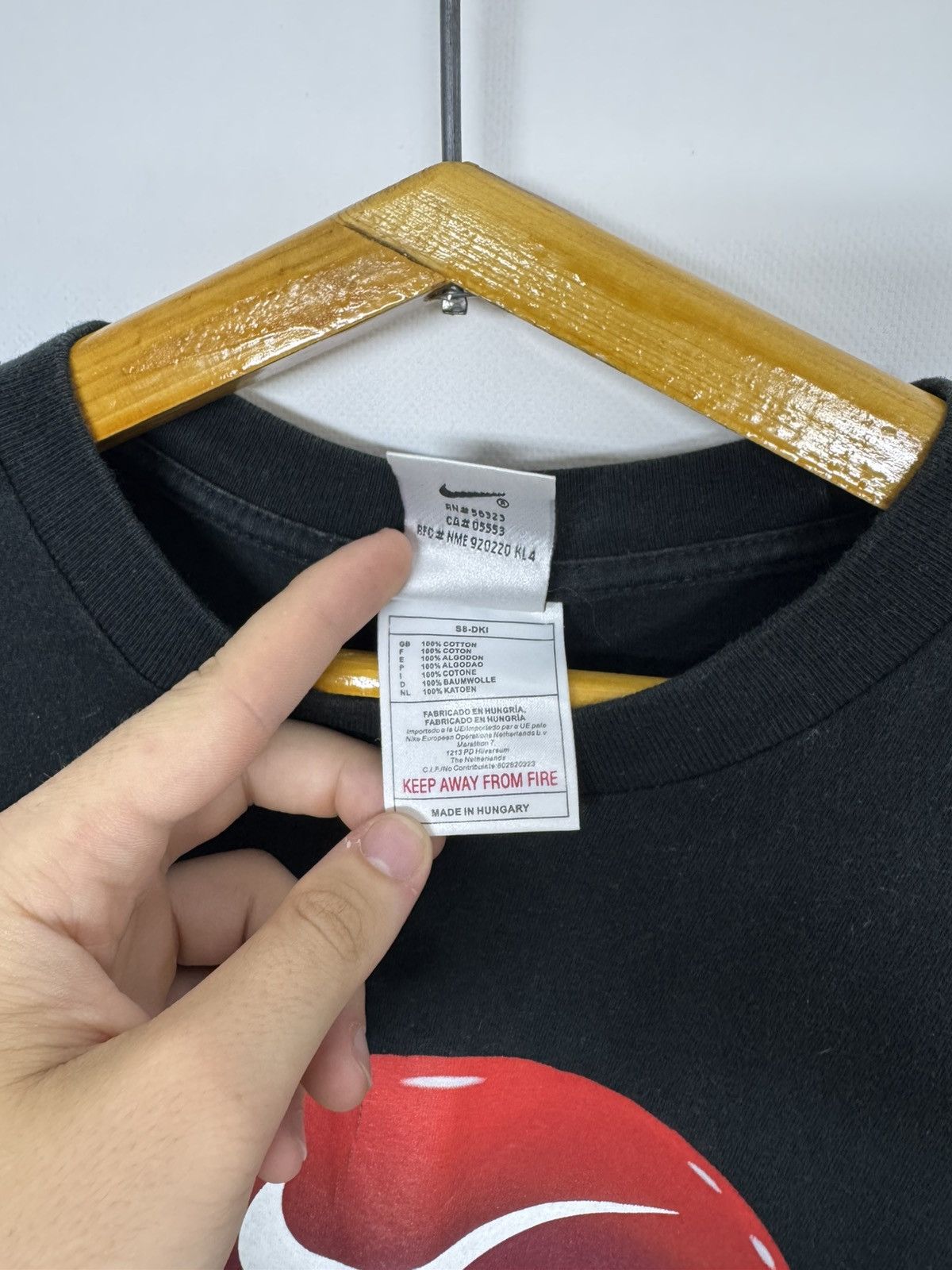 Nike Vintage Nike Y2K Big Logo black tee T-shirt Size US S / EU 44-46 / 1 - 8 Thumbnail